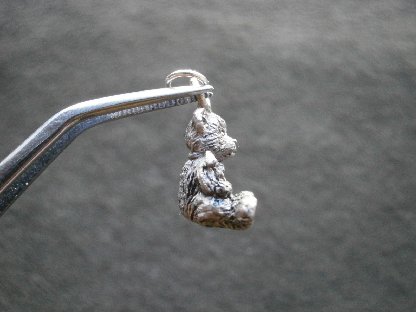 Seated Teddy Bear Detailed Vintage Dark Silvertone Charm Pendant 4.0g