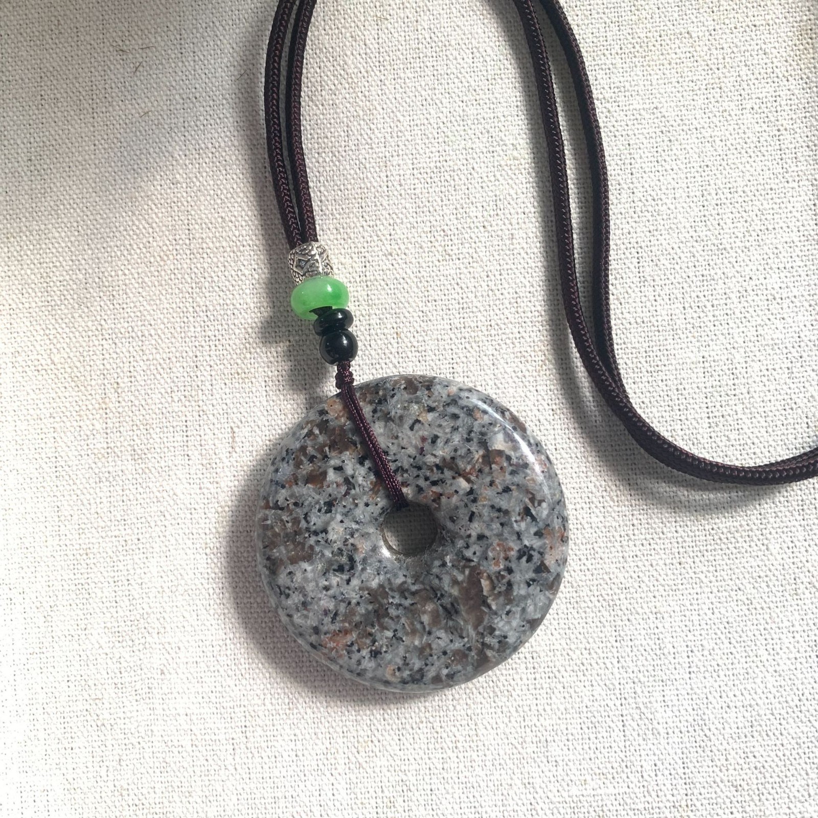 Yooperlite Glowing Sodalite UV Reactive Donut Pendant Healing Crystal Necklace