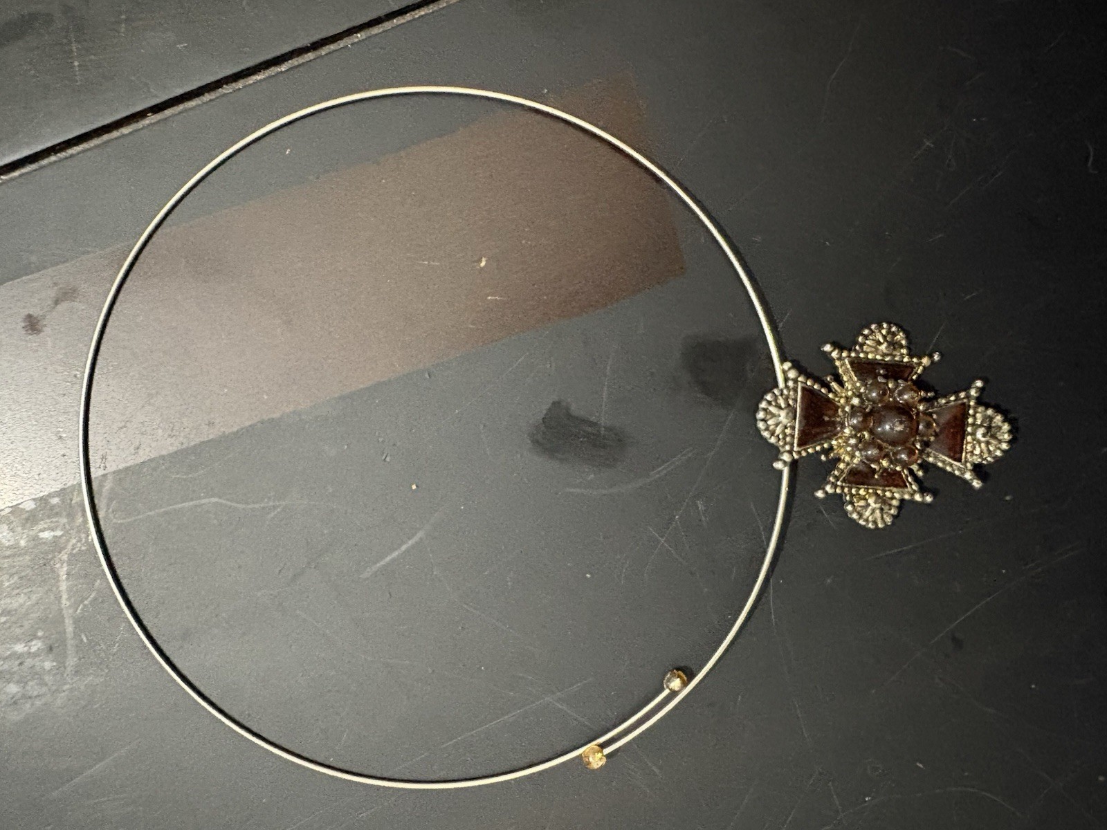 Lot of 2 Wire Choker Necklace Collars Flower Charm Pendant Silver & Gold Tone