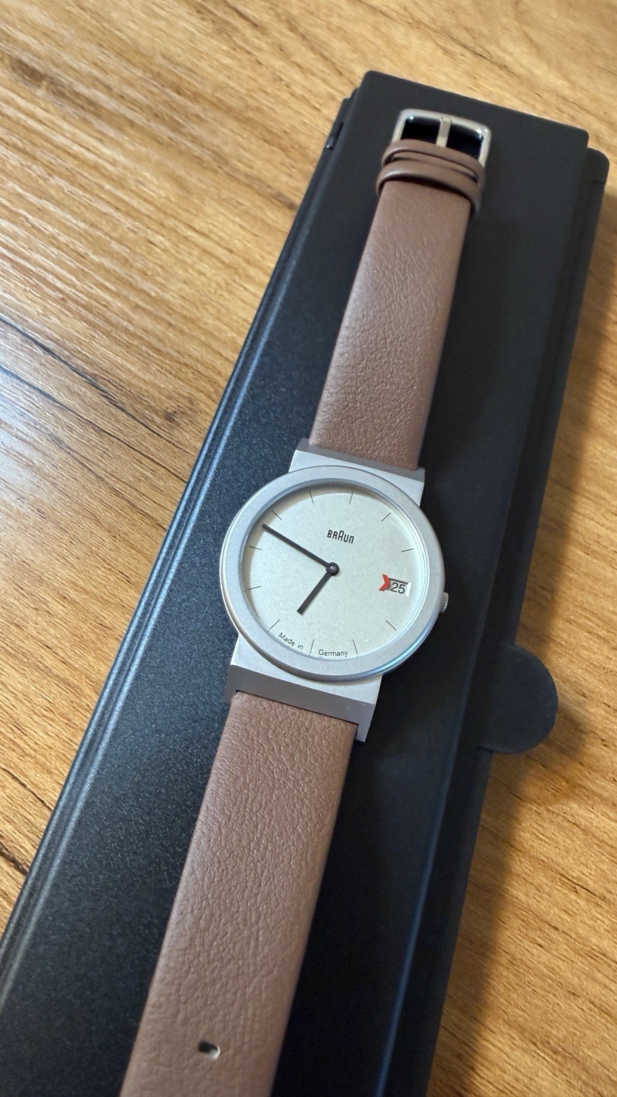 Braun AW 50 – Iconic German minimalism design.