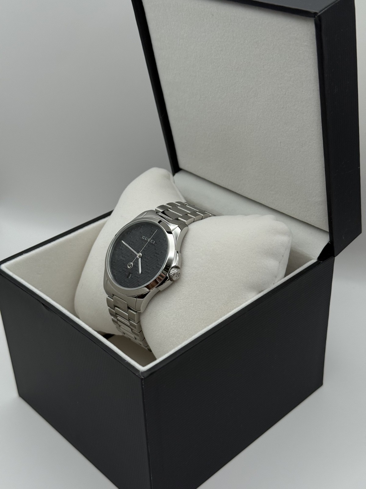 Versace VERD00318 Palazzo Empire white gold Stainless Steel Swiss Watch 43mm.
