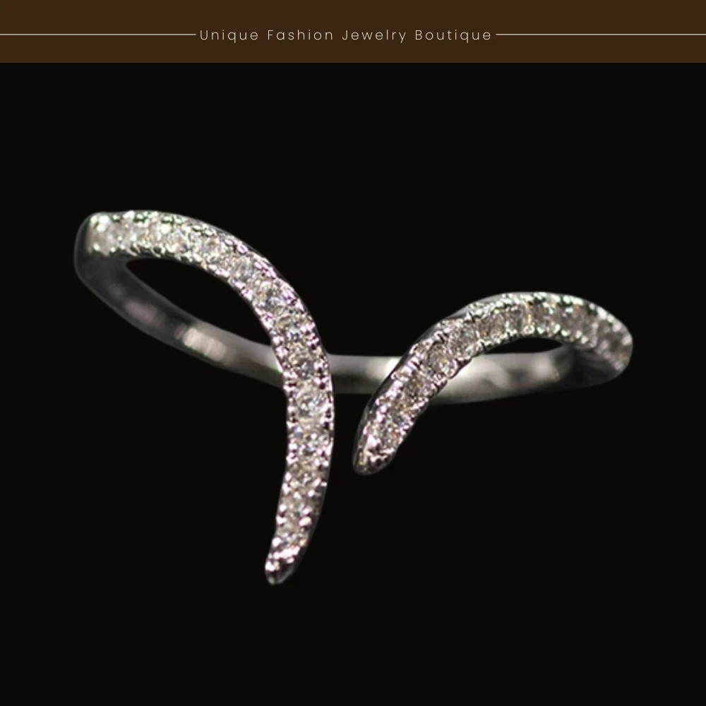 18k Gold Plated Simulated Diamond Small V Ring Gorgeous Women Fashion Jewelry
