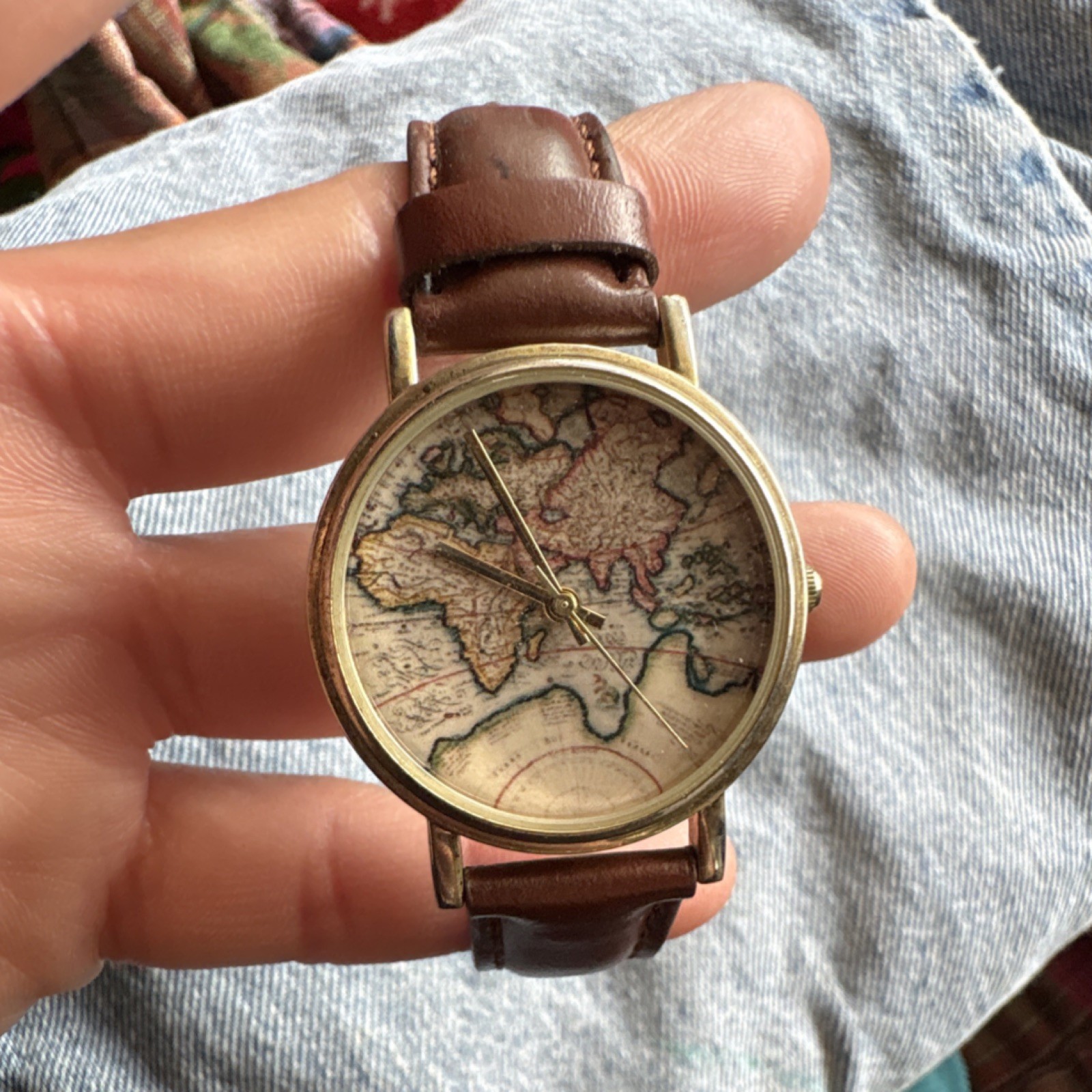Women’s World Map Dial Analog Wristwatch Brown Leather Strap