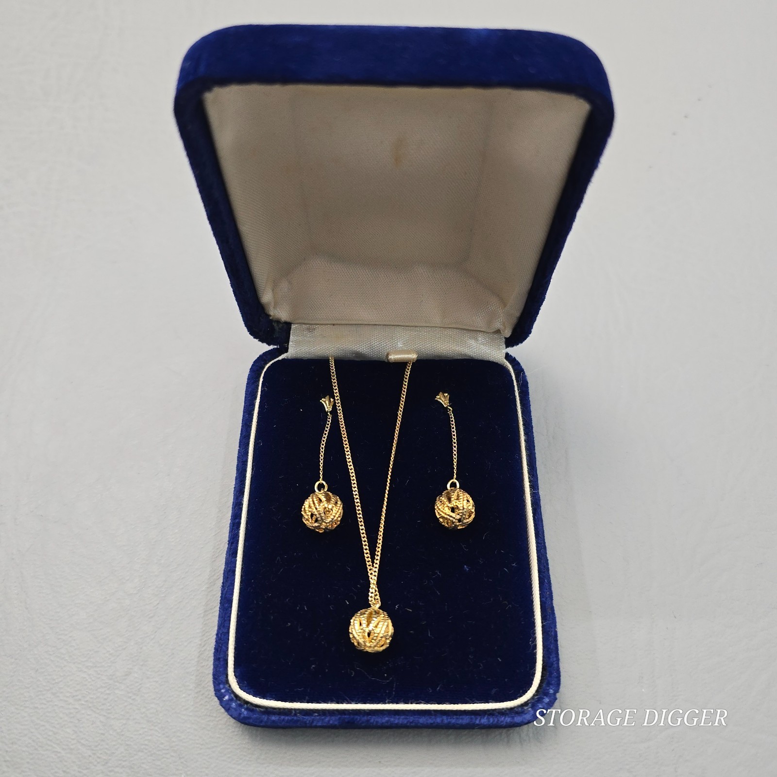Vintage A&Z 12k Gold Plated 18″ Long Necklace Pendant & Earrings Set in Box