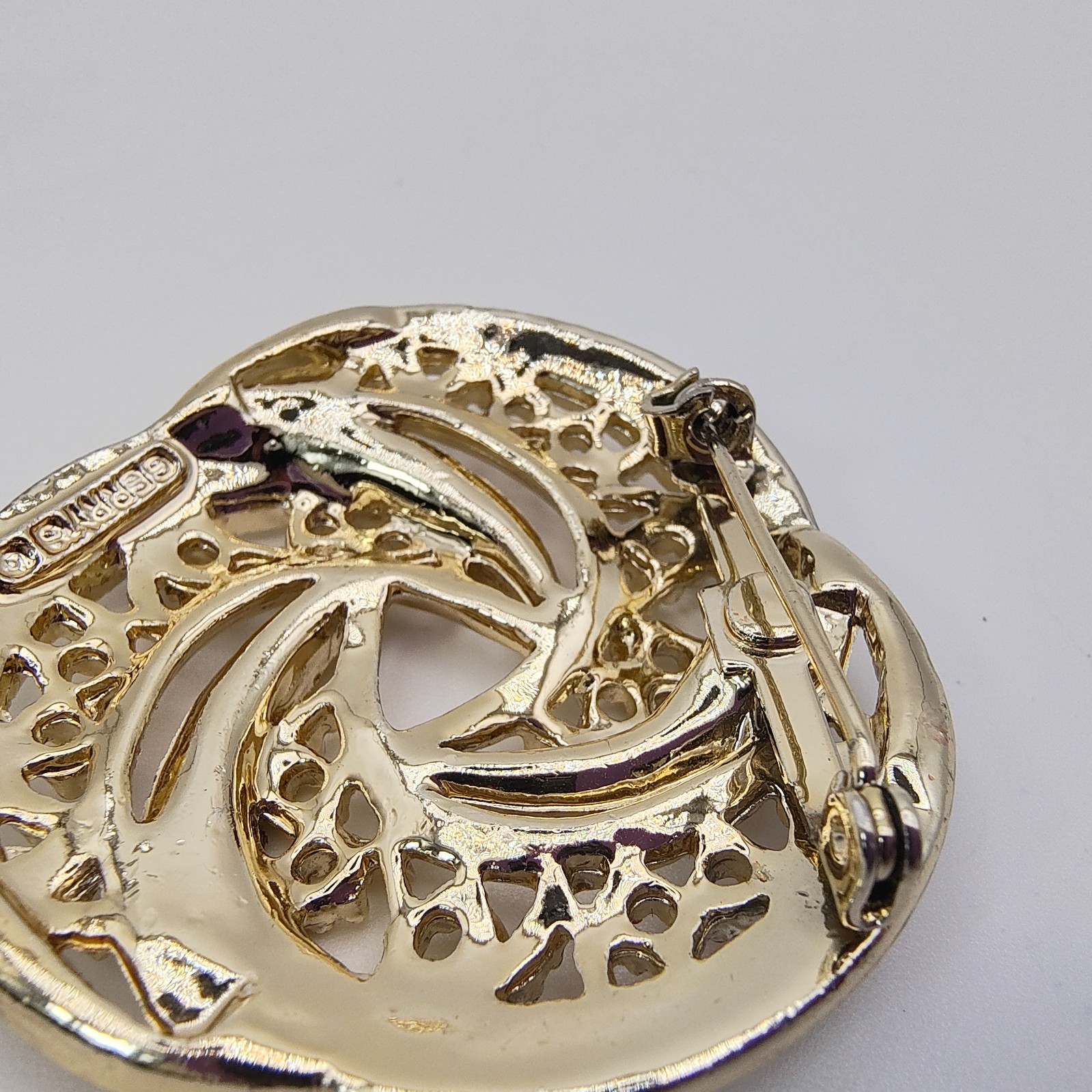 Vintage Gerry’s Openwork Swirl Brooch Gold Tone Modernist Sculptural Mob Wife
