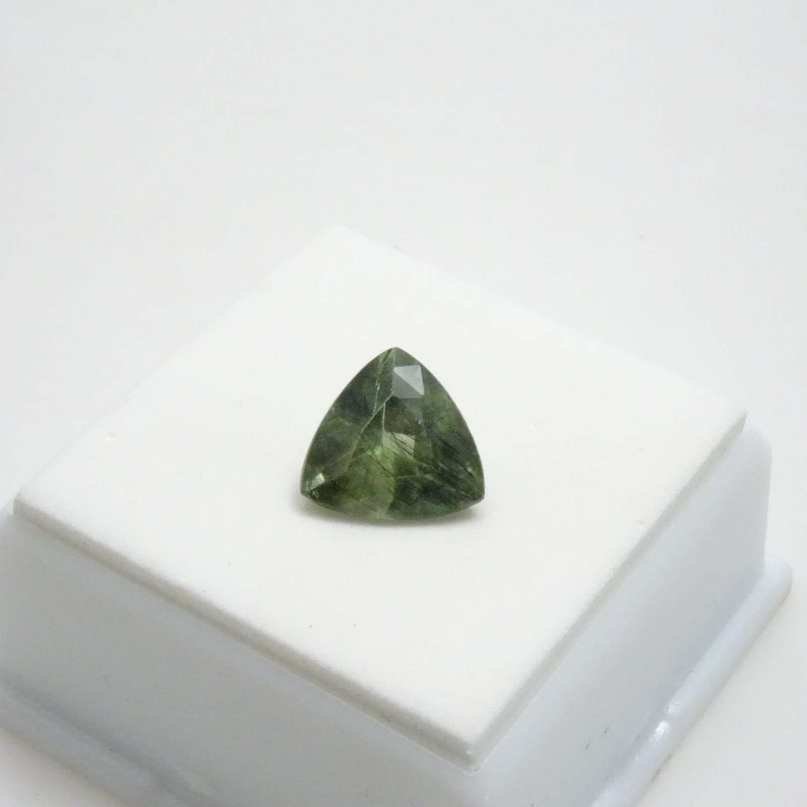 Rutilated Peridot – 3.40ct Trillion 10×9.7mm – Peridot w/ Black Rutile Gemstone