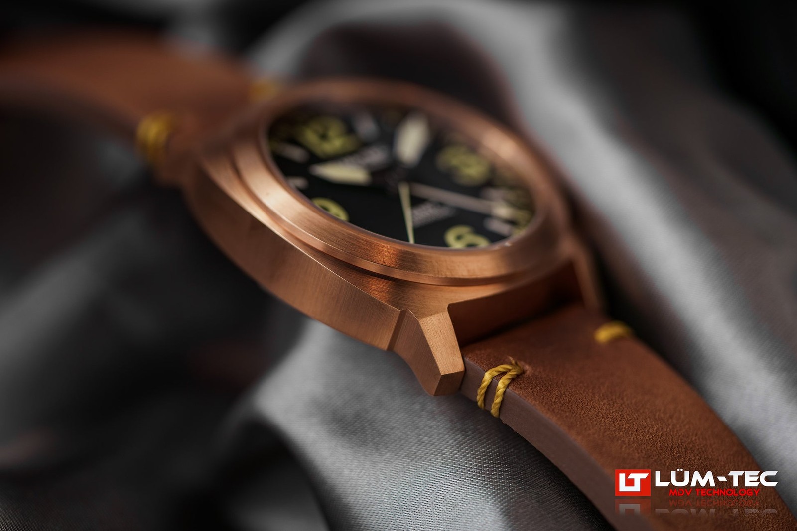 Lum-tec M94 Bronze Dive watch 44mm GMT No date 200M Horween strap NIB warranty