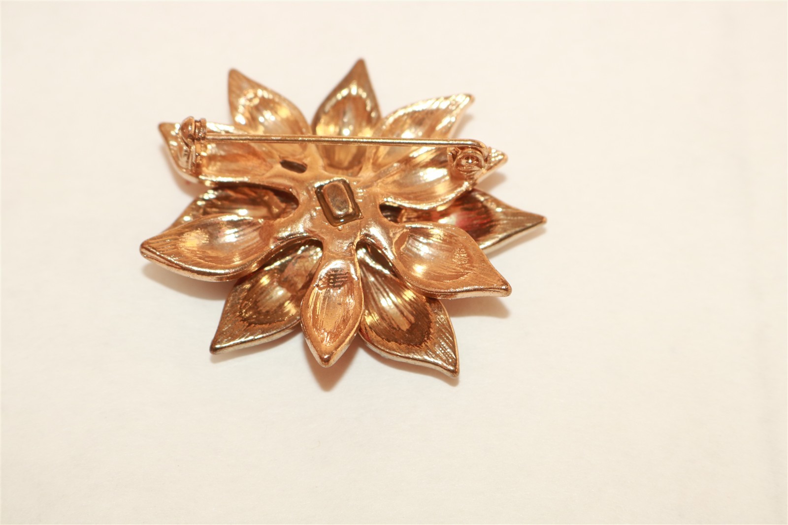 Napier Poinsettia Gold Tone Rhinestone Christmas 1.5″ Brooch Pin