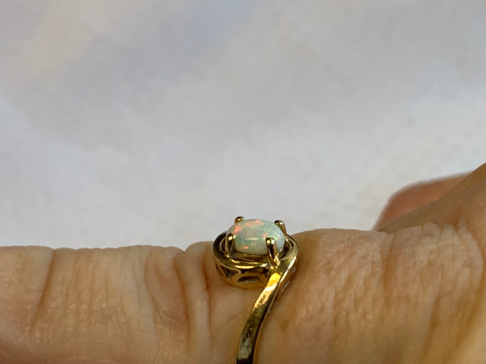 14K Yellow Gold Ring 1.95g Fine Jewelry Size 5 Band Opal Look Stone *READ*