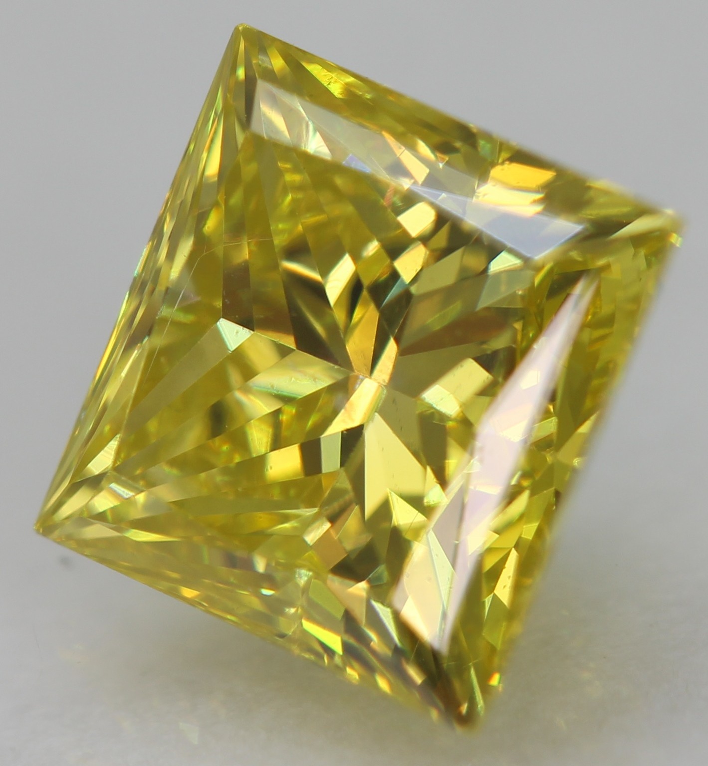 Cert 1.04 Carat Canary Yellow VVS2 Princess Natural Enhanced Diamond 5.51×5.43mm