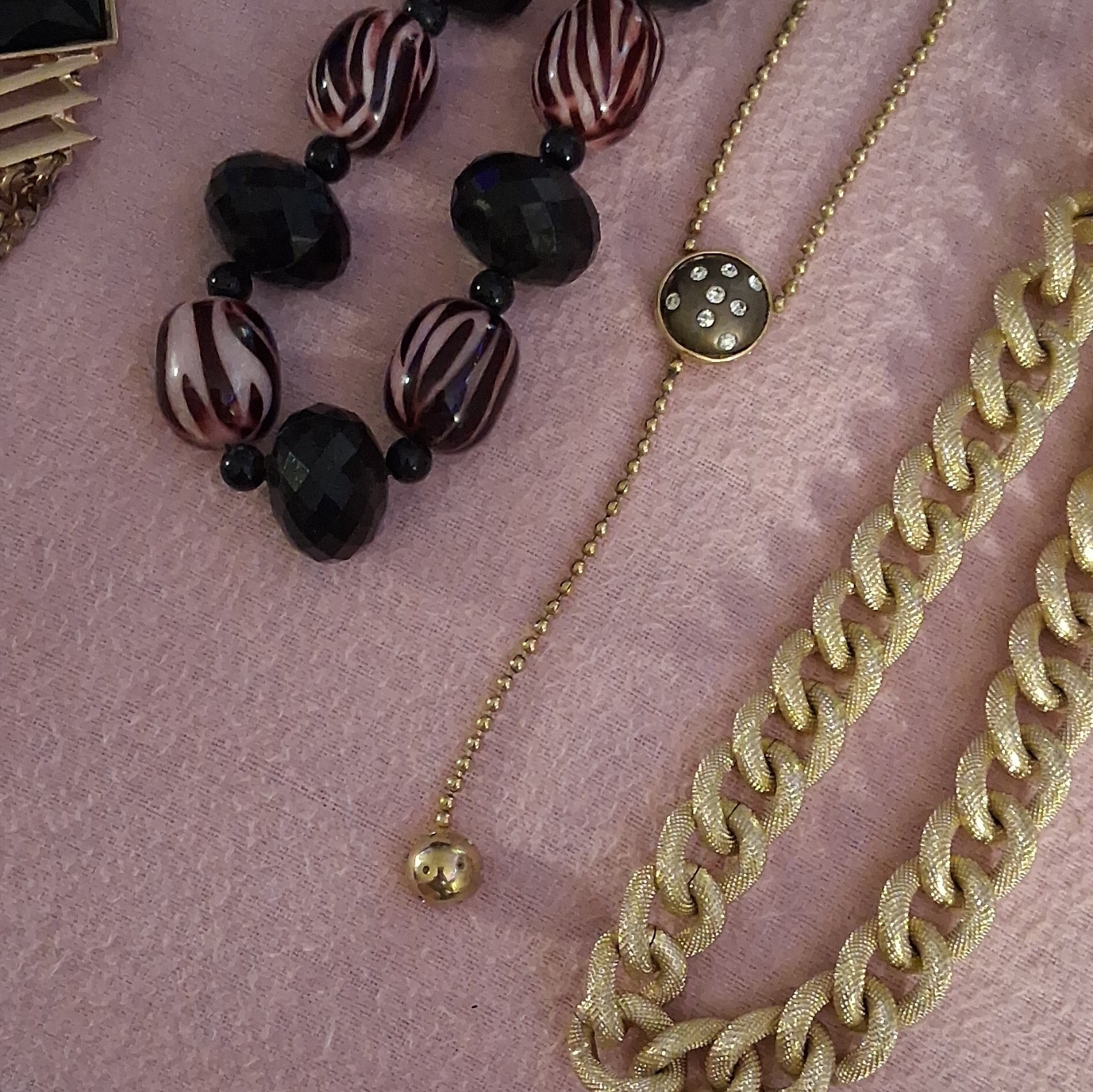 Women’s Fashion Mixed Jewelry Lot of 5- Necklaces/Chain/Bracelet Gold/Black