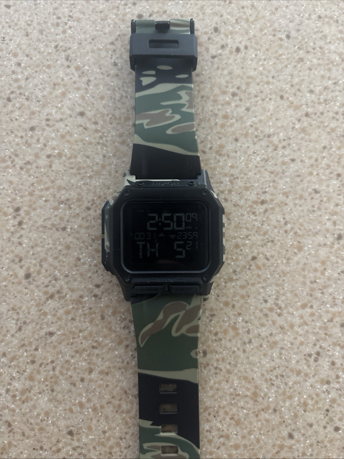 NIXON REGULUS Quartz Army Color Resin Excellent Digital Men’s from Japan