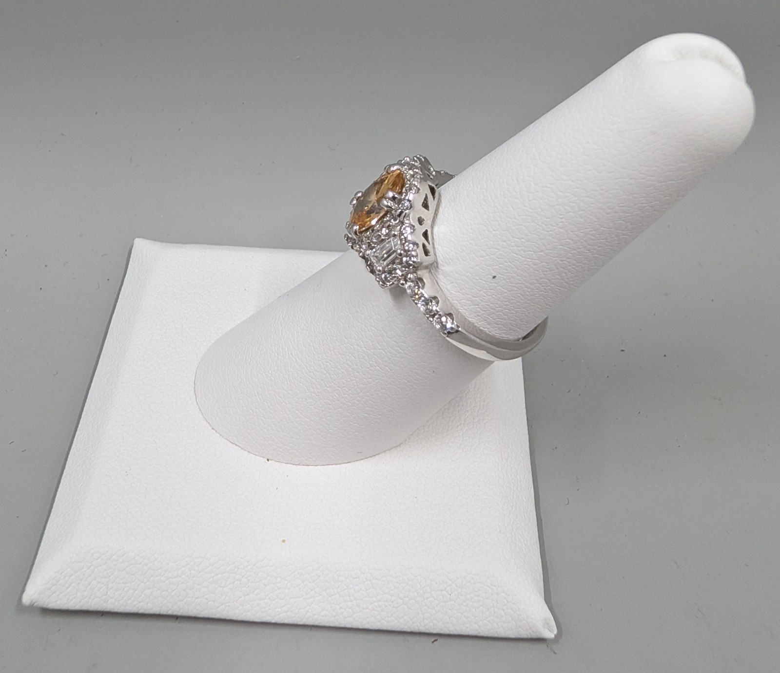 Vintage Sterling Silver 925 Oval Peach Stone Ring with CZ – Stamp BE – Size 6.5