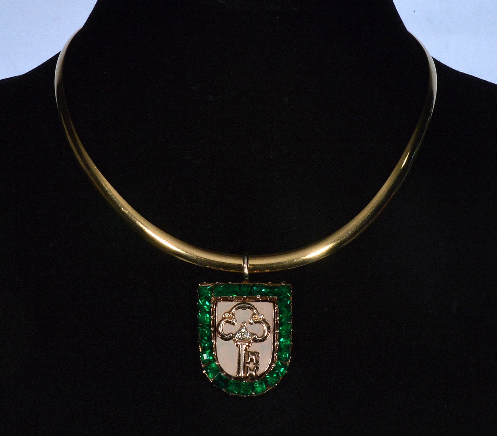 ART DECO EMERALD CRYSTAL STERLING PENDANT NECKLACE “KEY TO MY HEART” C.1930