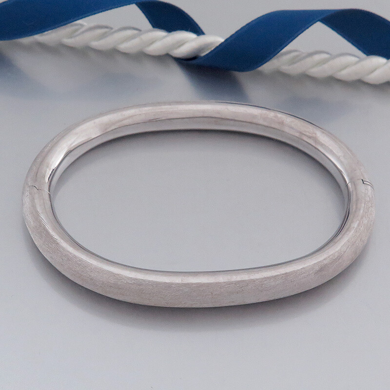 Vintage Bangle – Hinged in 14K/585 White Gold – Frosted Finish