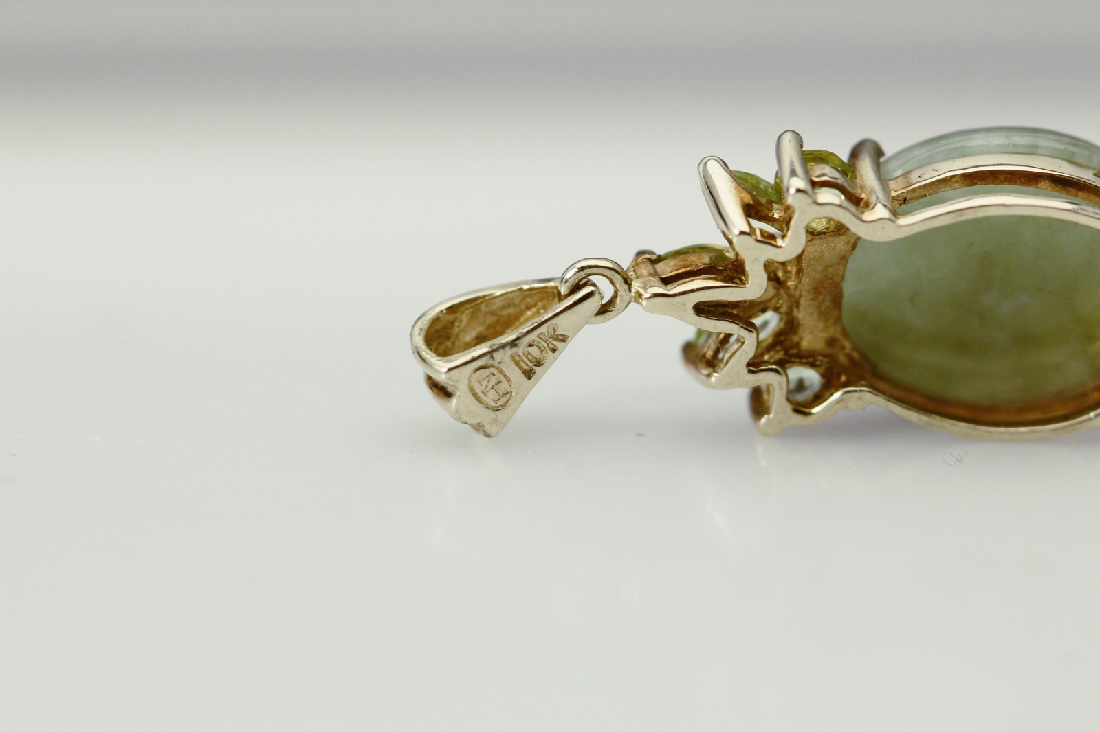 10k Yellow Gold Green Cabochon Stone with Accents Pendant 2 Grams (PEN9932)