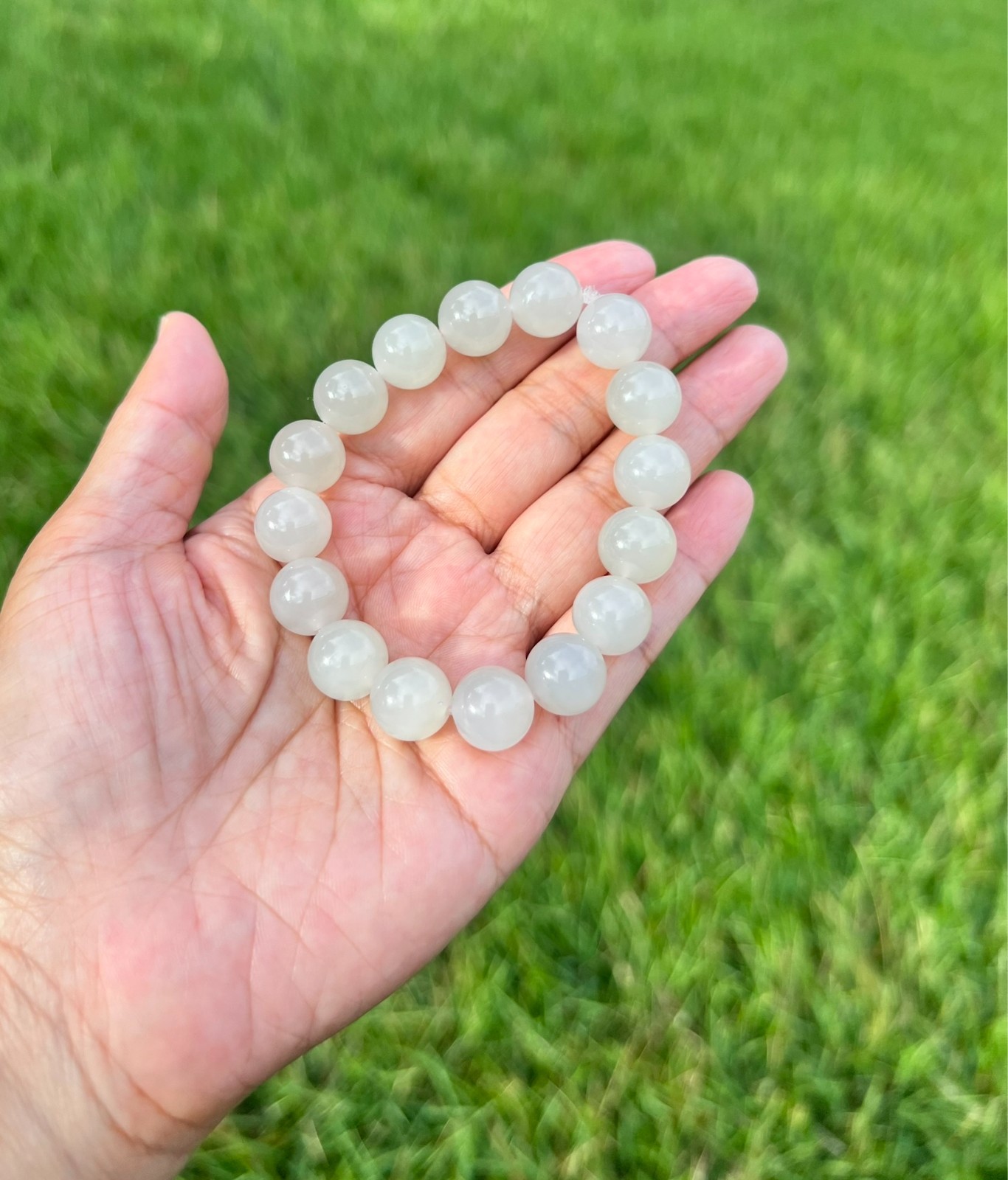 High-Quality Translucent Nephrite Jade 11.8mm Bead Bracelet H320