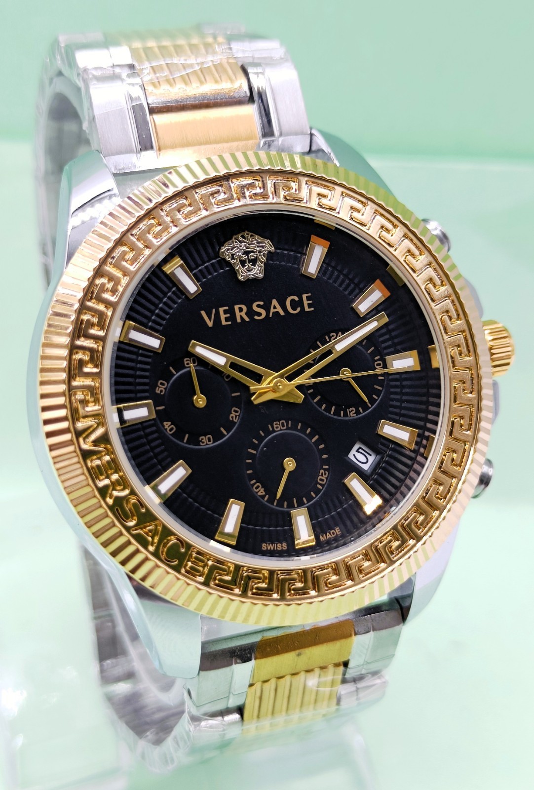Amazing Versace Chronograph Date Indicator Analog Men’s Wrist Watch