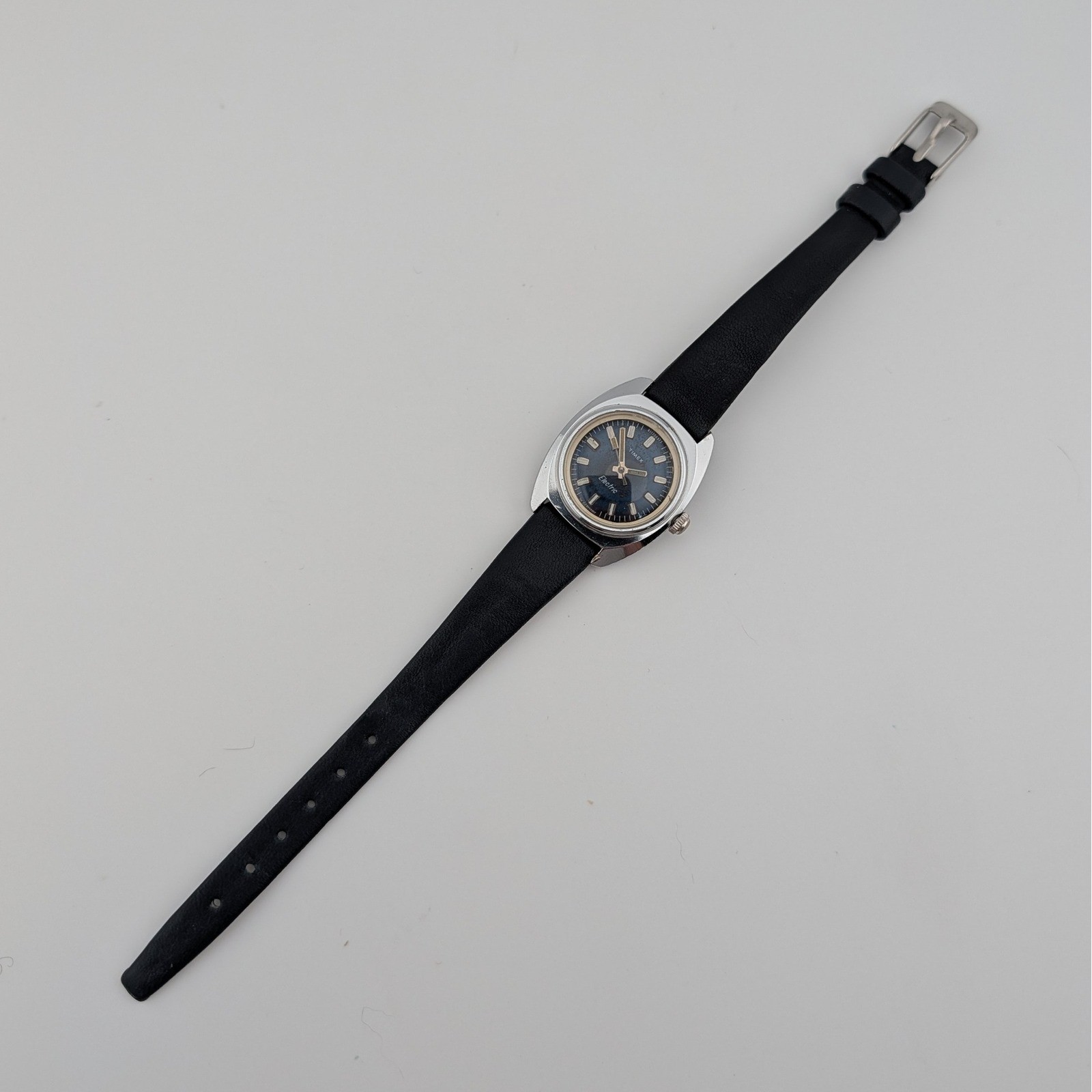 Vintage Timex Electric Navy Blue Cushion Case Quartz Watch 25mm Running