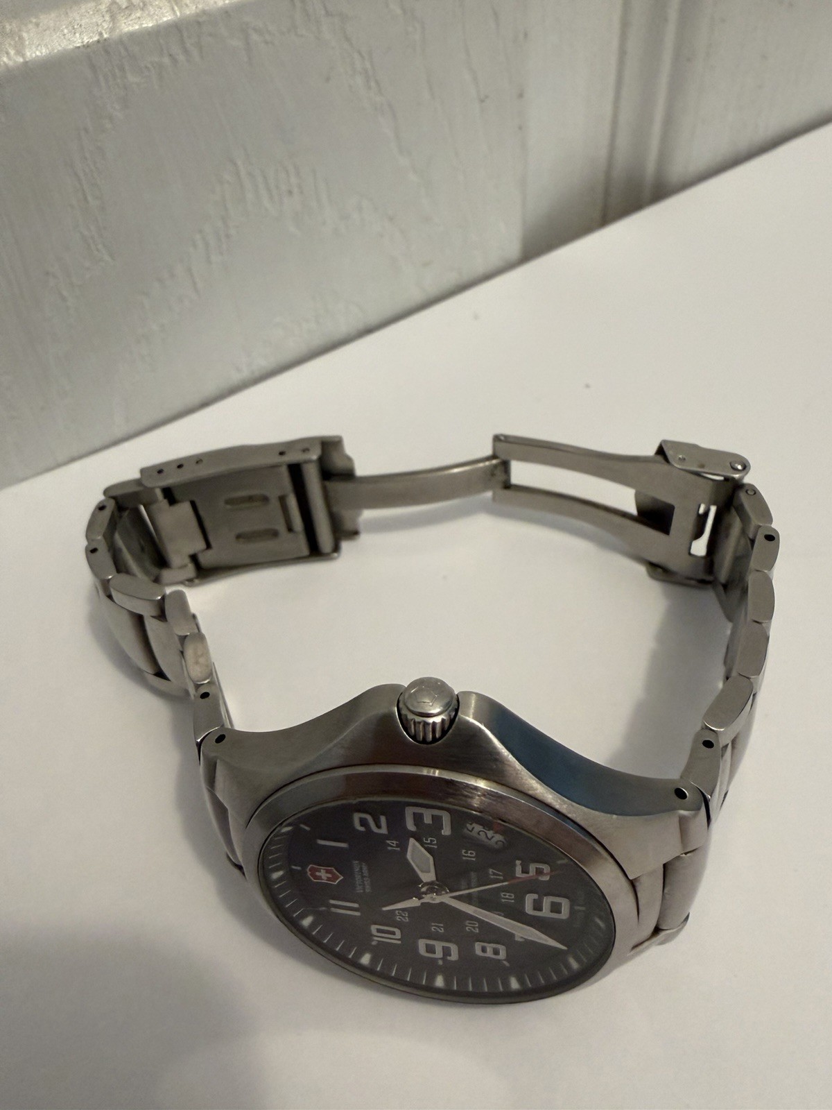 Rare 24133 Victorinox Swiss Army Base Camp 40mm Men’s Watch PARTS or REPAIR
