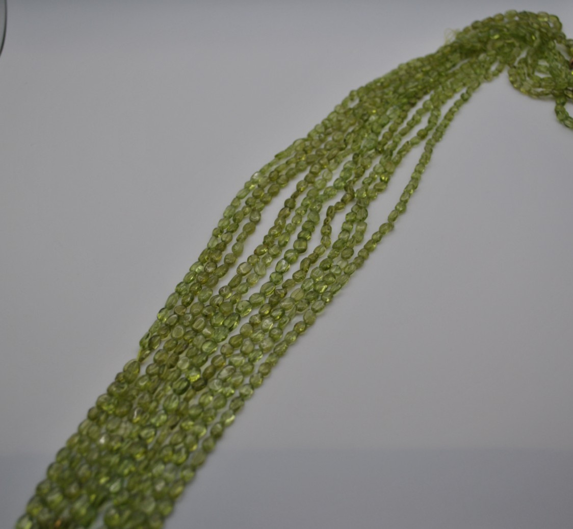 Peridot Oval Gemstone Strand with Smooth Stones (No Clasp)