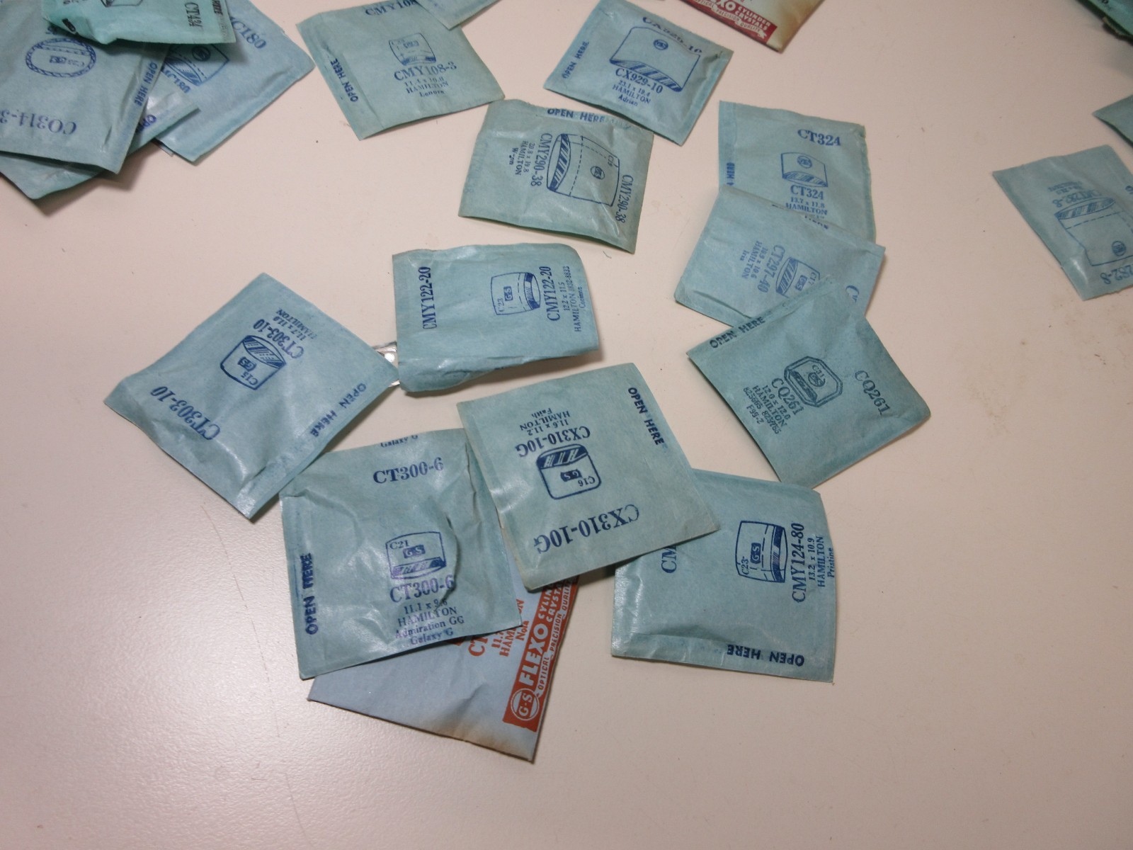 LOT OF 50 G.S WATCH CRYSTALS FOR HAMILTON NEW OLD STOCK FLEXO WATCHMAKER #132