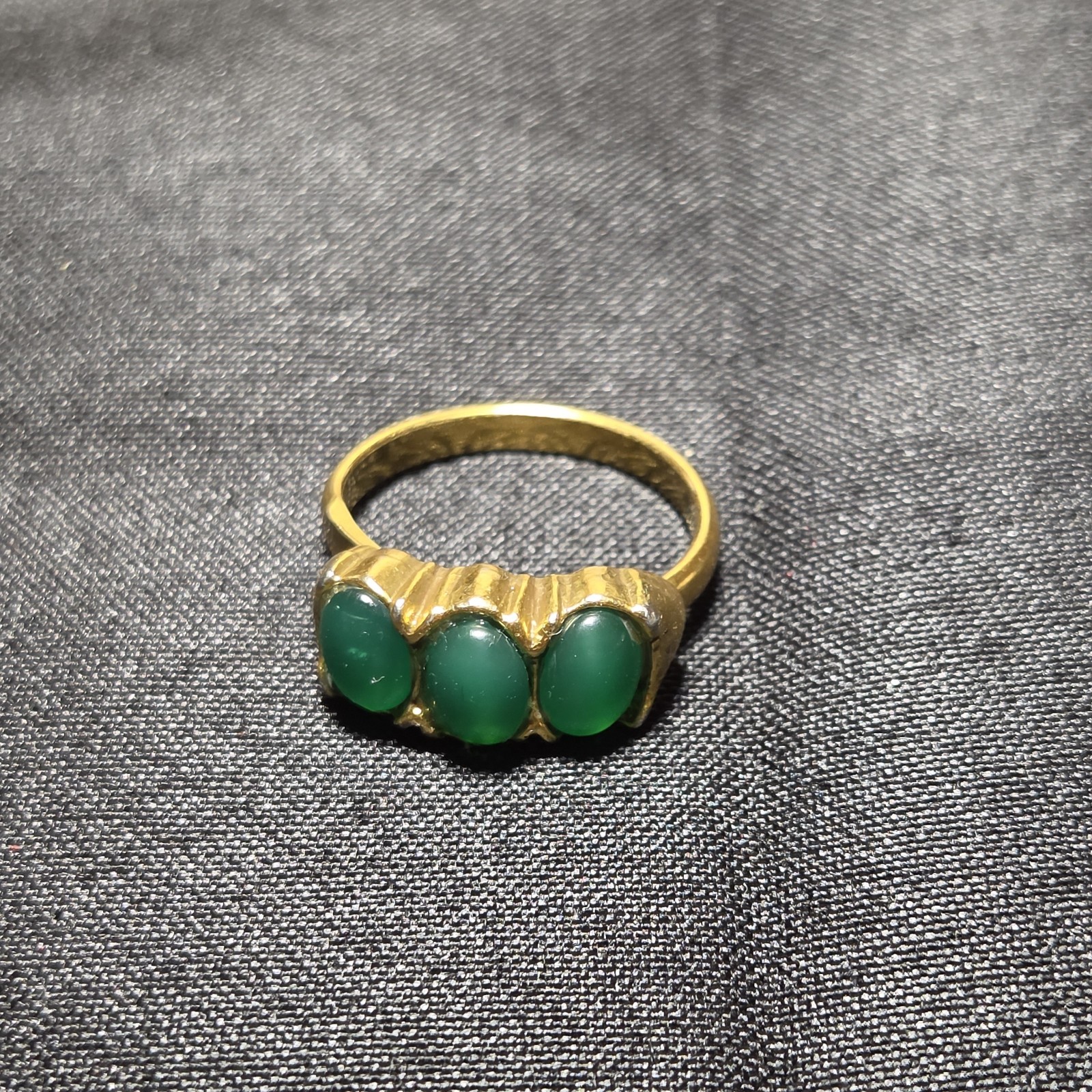 Beautiful Gold-tone Ring With Three Oval Green Stones And Elegant Vintage D