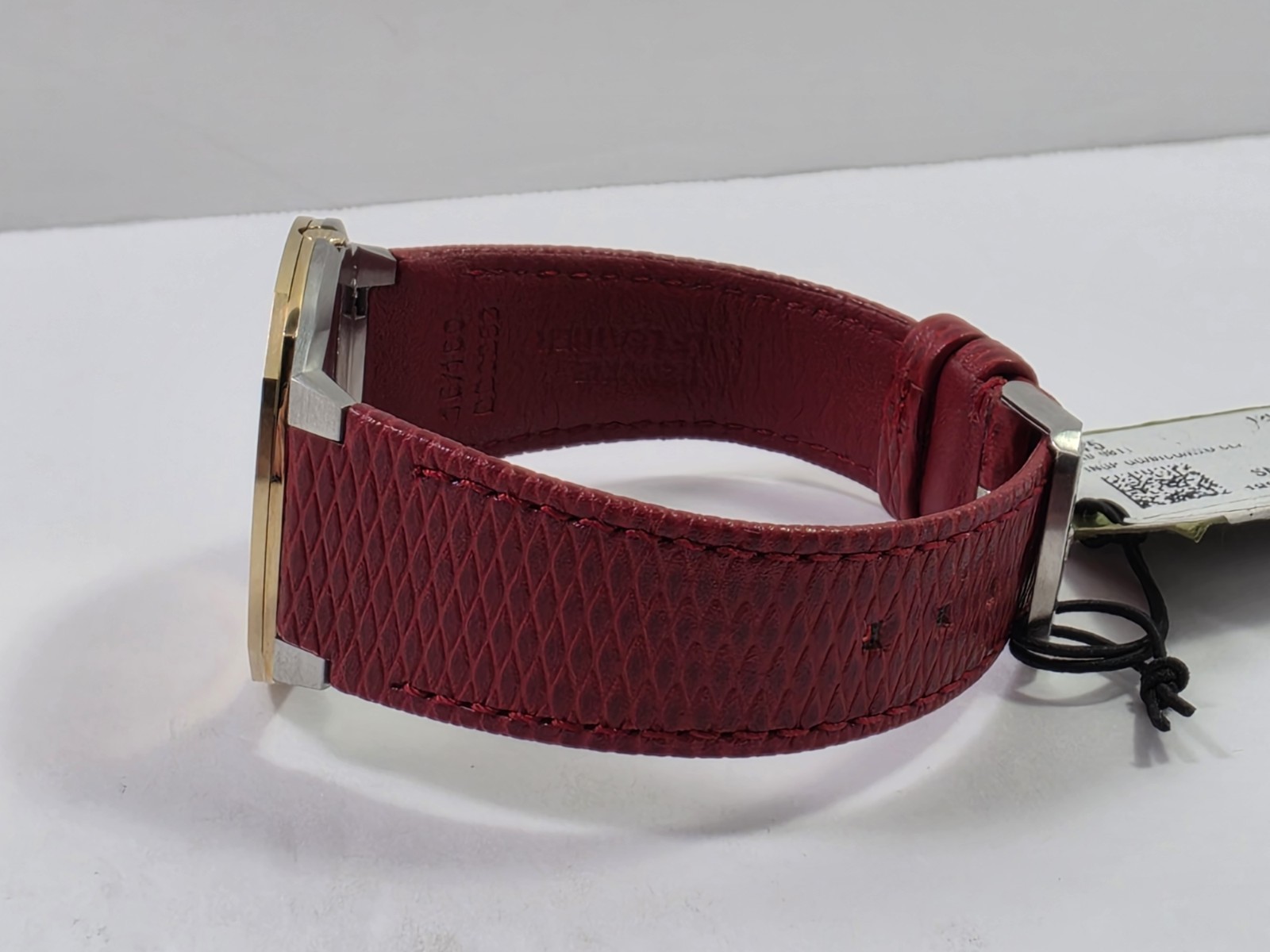 Gucci 25H Quartz Ultra Thin Two Tone Red Leather Strap Ladies Watch YA163415