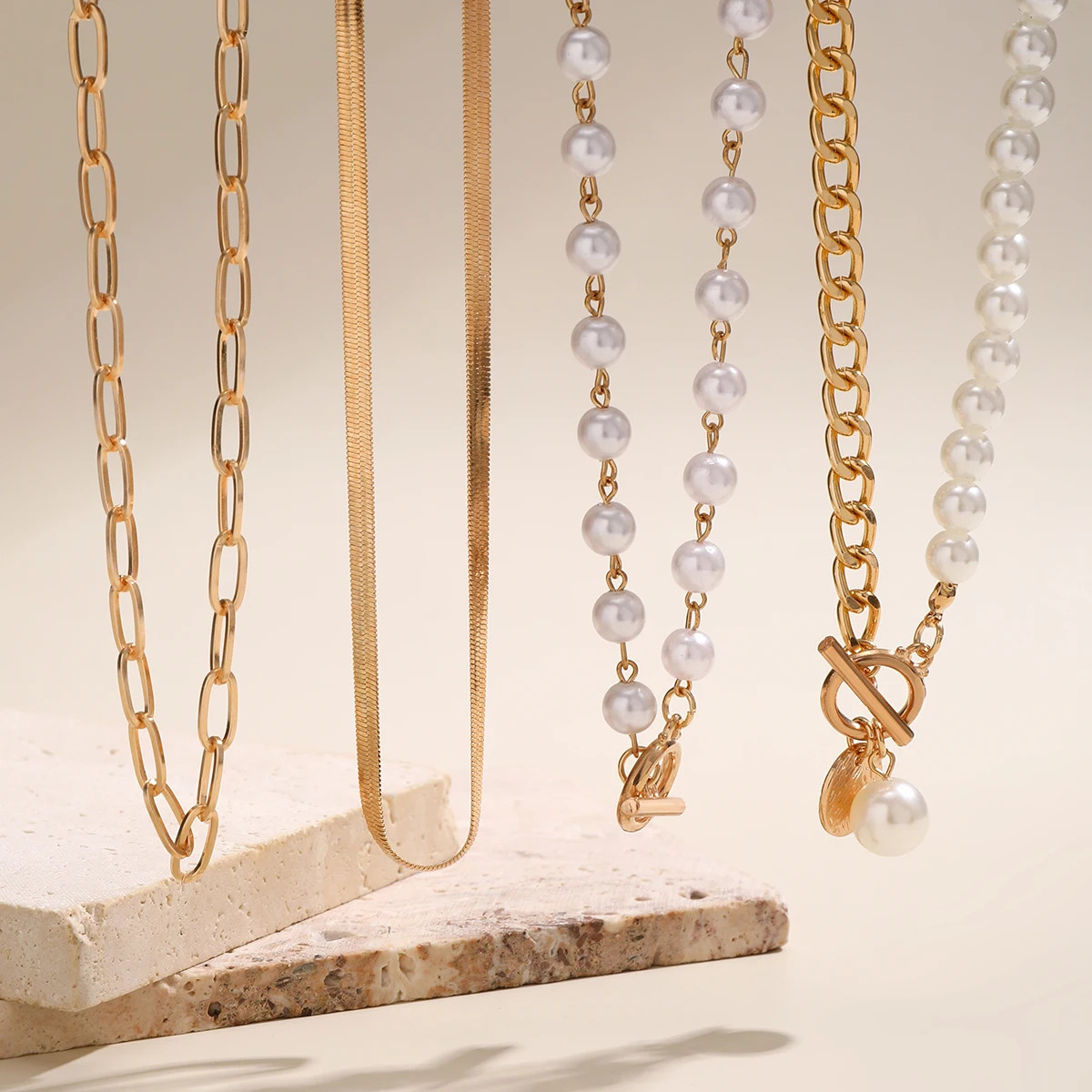 Layered Imitation Pearl and Thick Chains Choker Necklace for Women Tendy Beaded