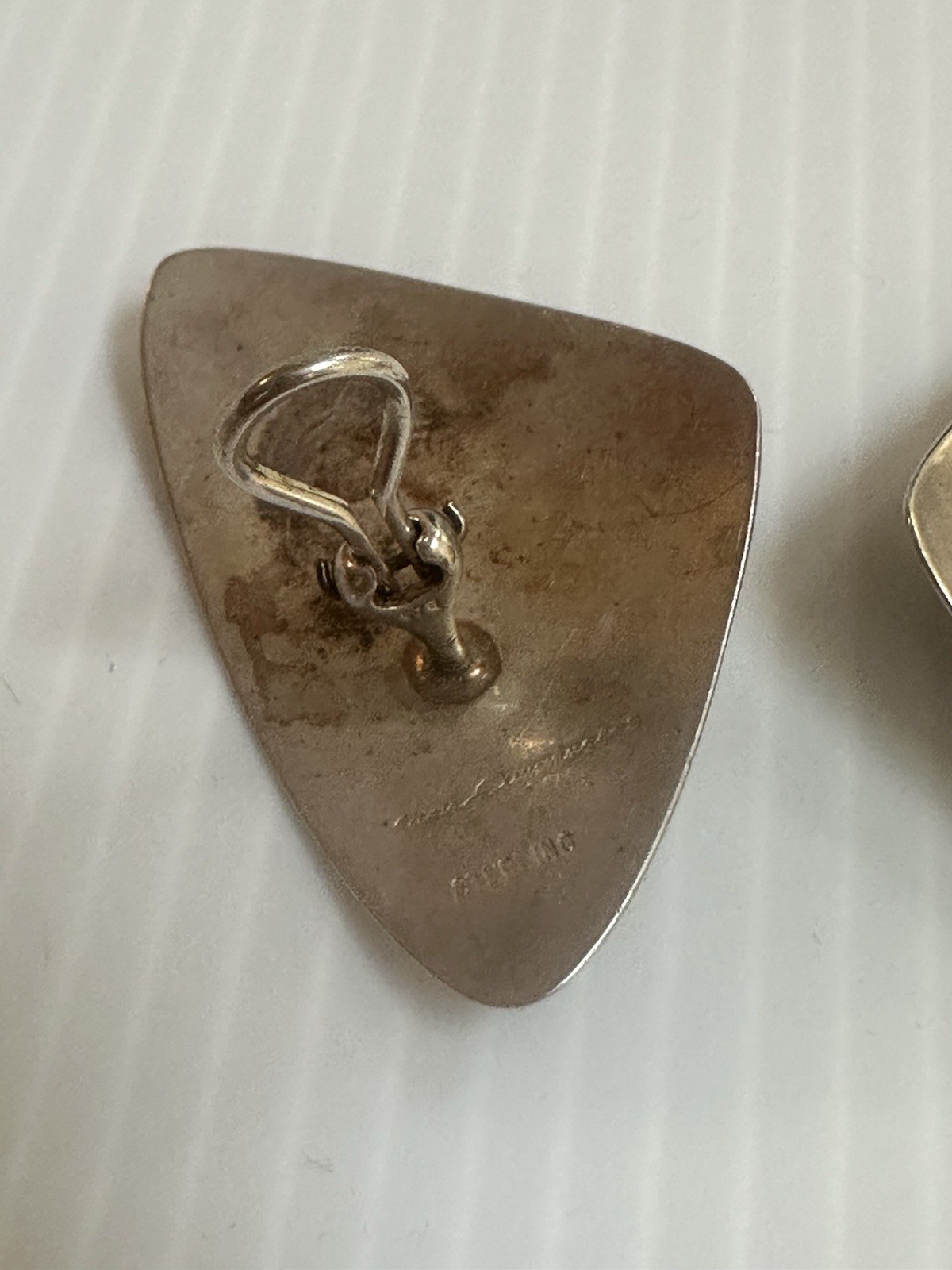SUSAN CUMMINGS RARE MODERNIST STERLING SILVER AMBER CLIPON TRIANGULAR EARRINGS