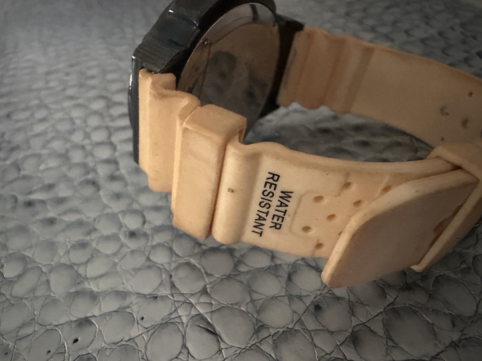King Master Watch KM-117 PLEASE SEE ALL PICTURES BAND IS STAINED NO RETURN