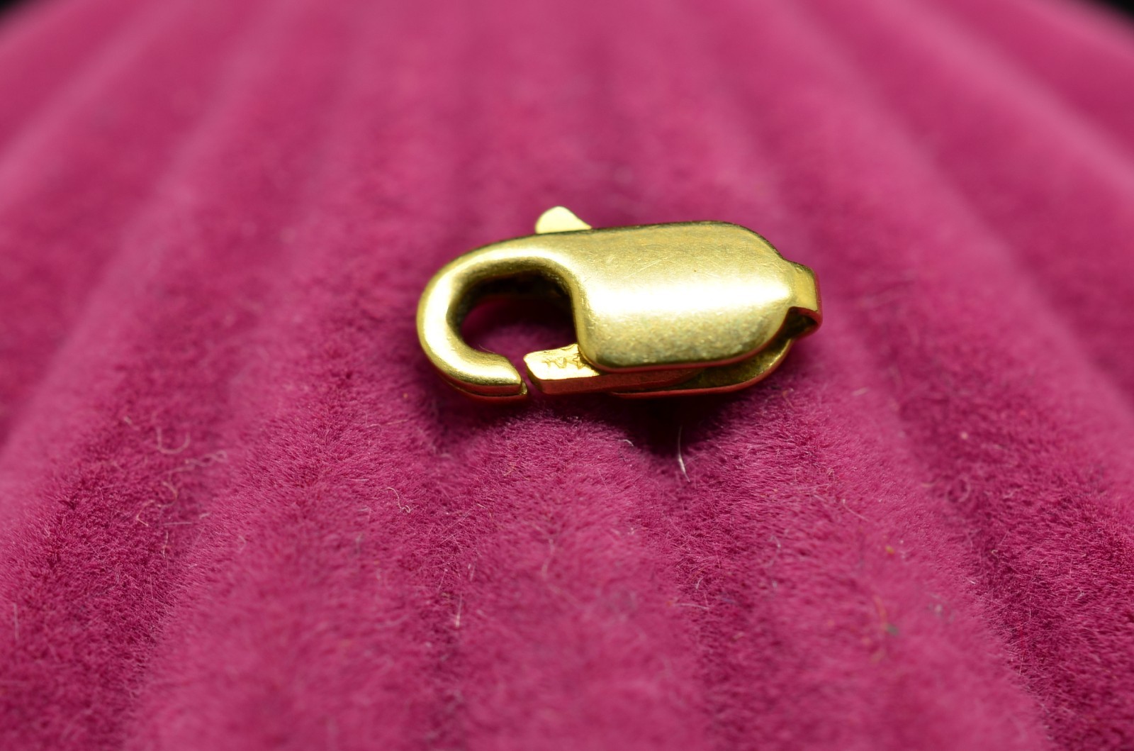 14K Yellow Gold Lobster Claw Clasp 9.6mm x 3.7mm 0.5g