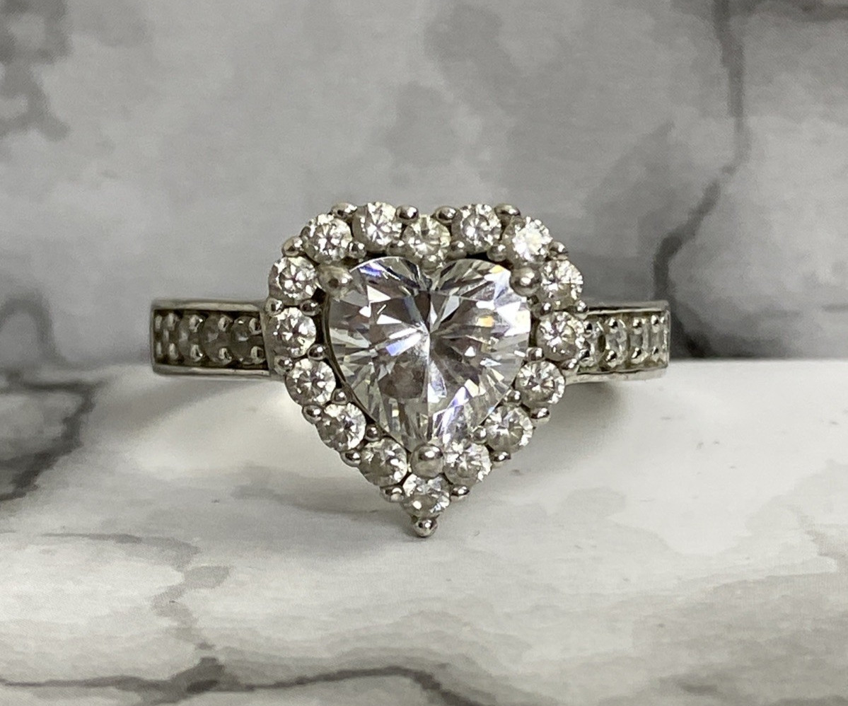 CN Womens Sterling Silver 925 CZ Heart Ring Size 9 Fashion 5.59g