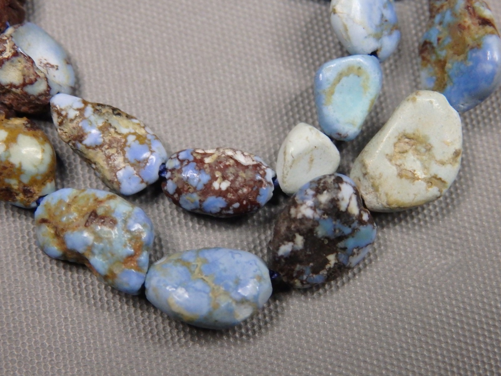 Natural GOLDEN HILLS TURQUOISE 5-8mm Pebble & Flat Nuggets 8″ Strand 22cts😍~E~