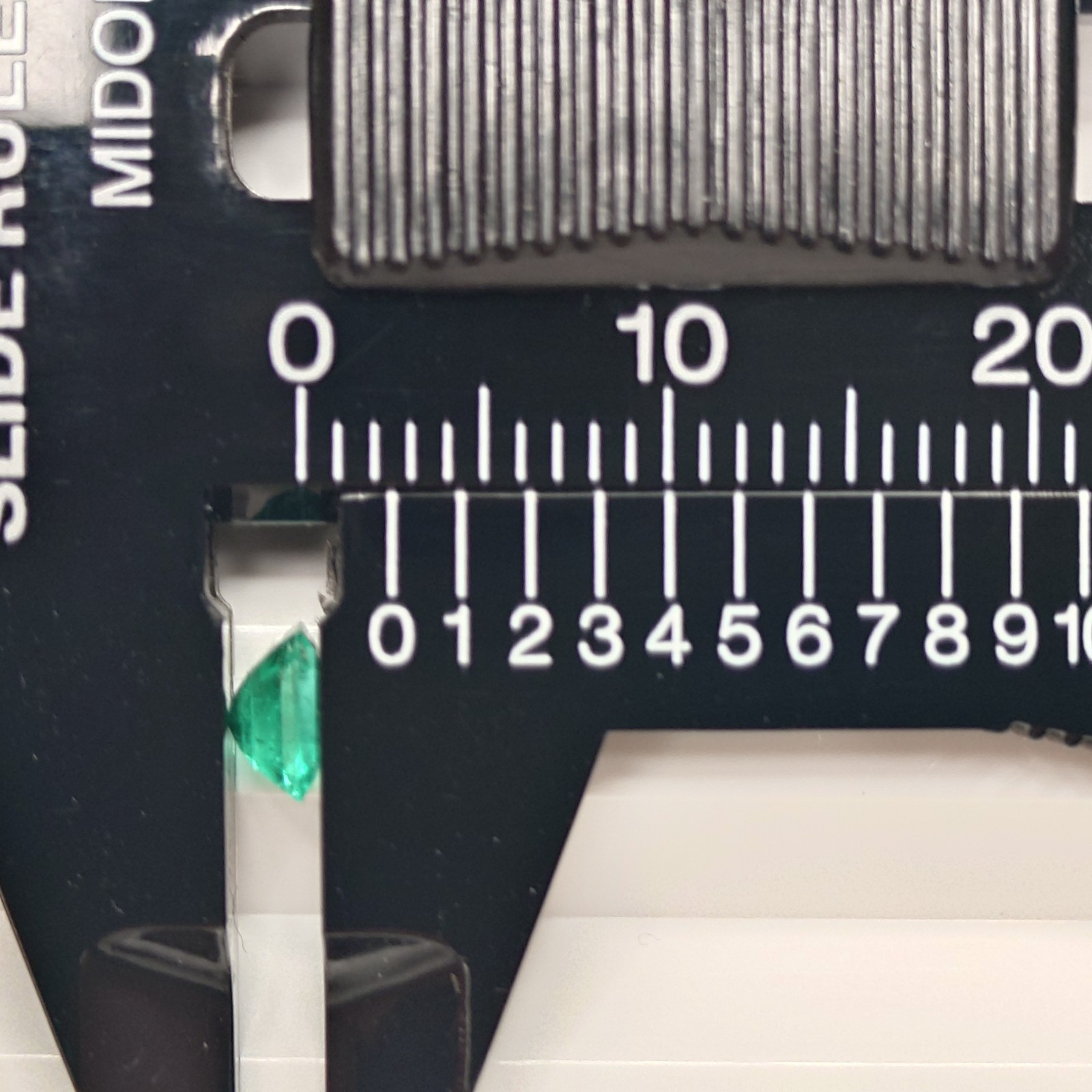 Natural Emerald 0.35 ct, approx. 4.6mm x 4.1mm x 2.5mm, Jewelry Removal e0021