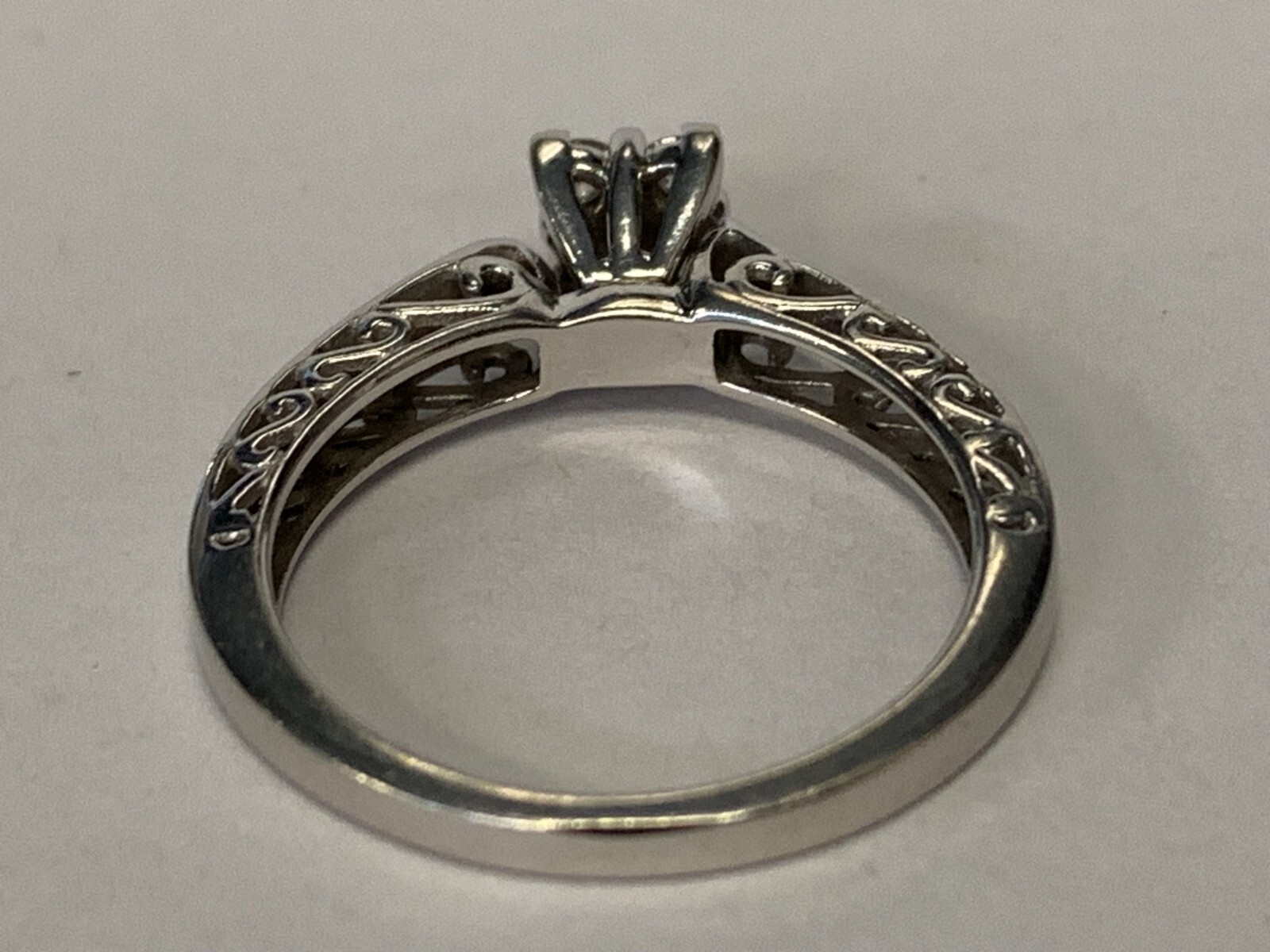 KEEPSAKE 10K WHITE GOLD ENGAGEMENT RING ESTATE