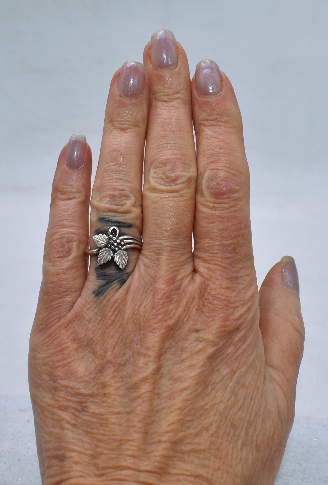 Wheeler Manufacturing Sterling Silver Leaves & Grape Vine Ring Size 6