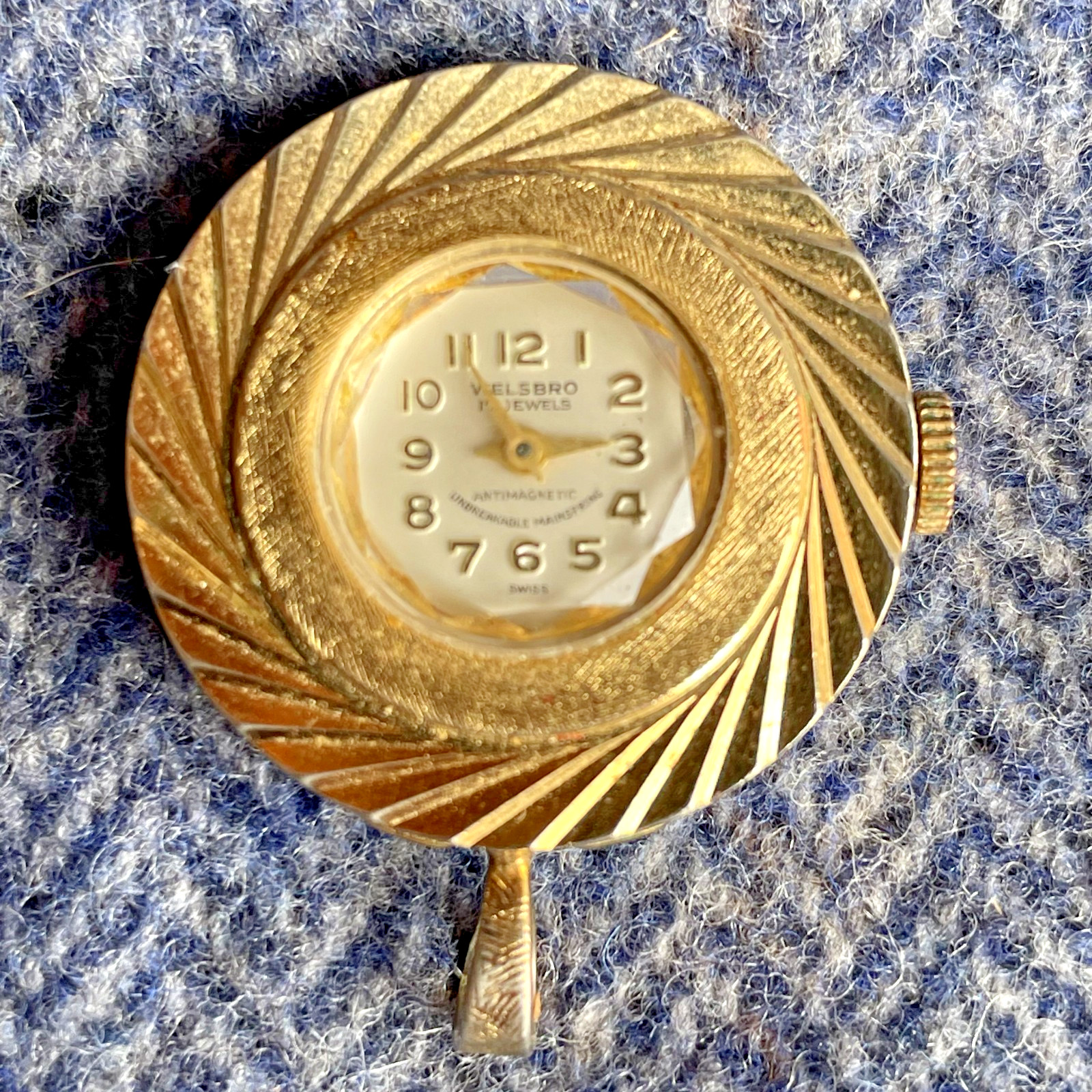 Vintage Welsbro 17 Jewel Gold Toned Watch Facet Pendant Necklace Winding Runs