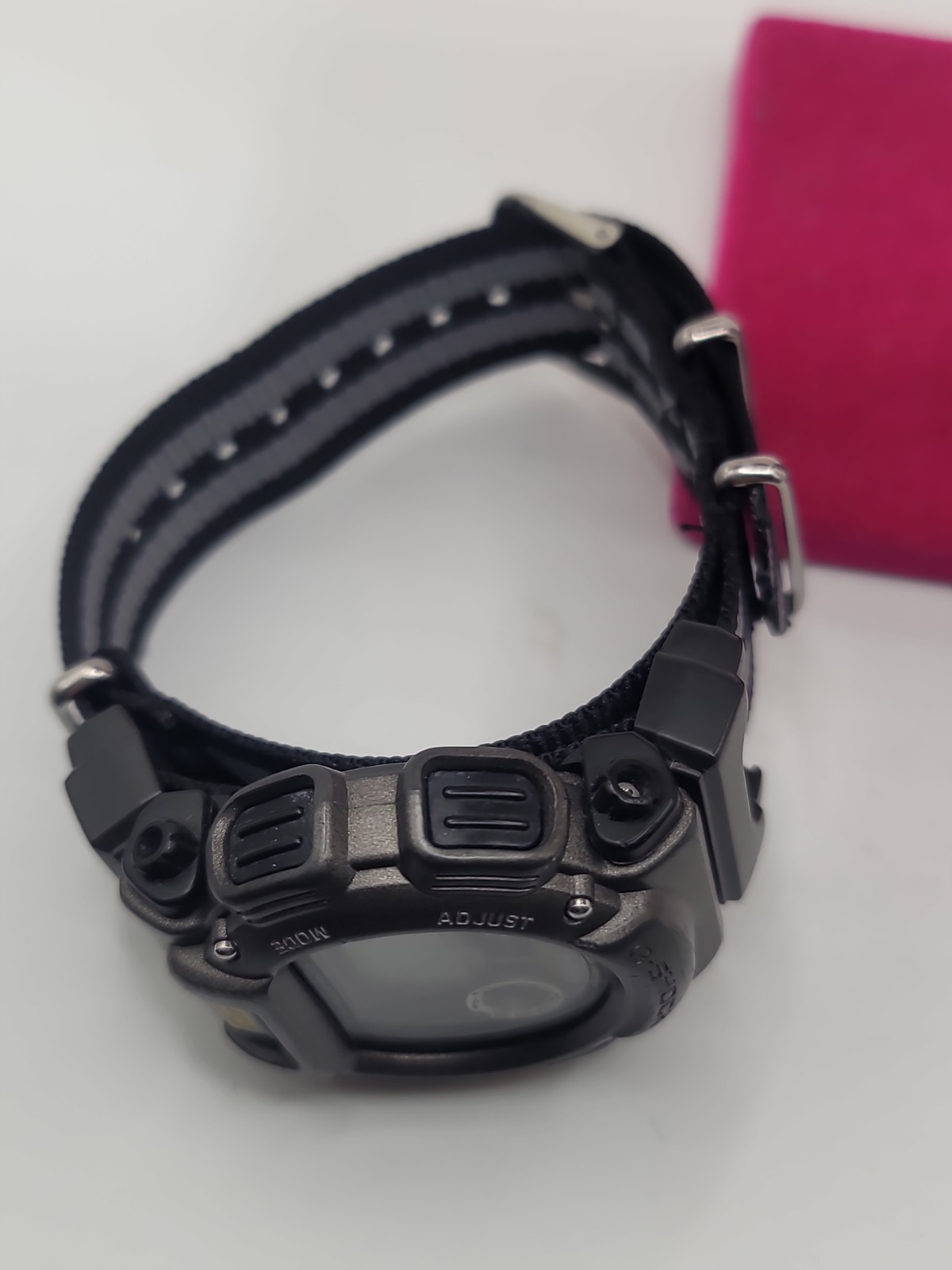 Vintage Casio G-Shock Watch DW-9400 Retro Japanese Made Works Well
