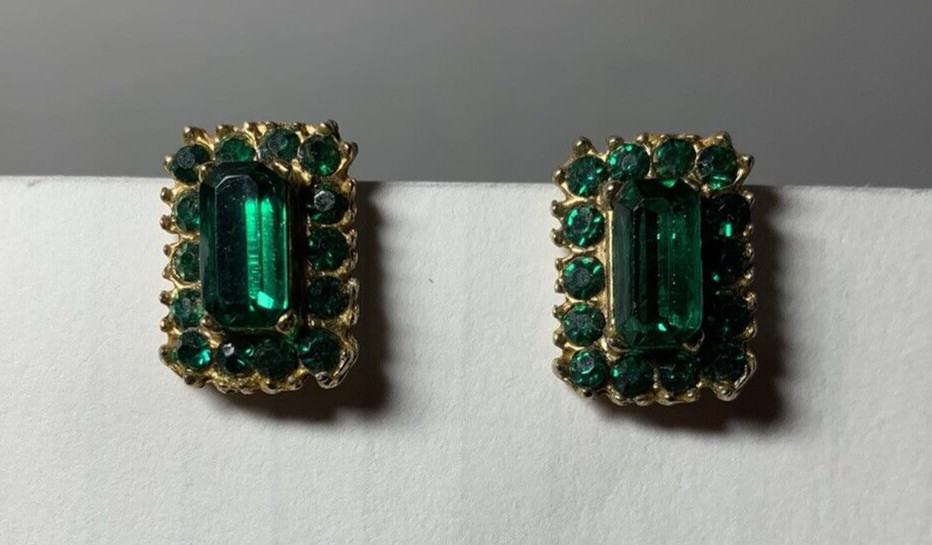 Vintage Emerald Cut Green Lab Created Screw Back Earrings 30 Stones Gold Tone