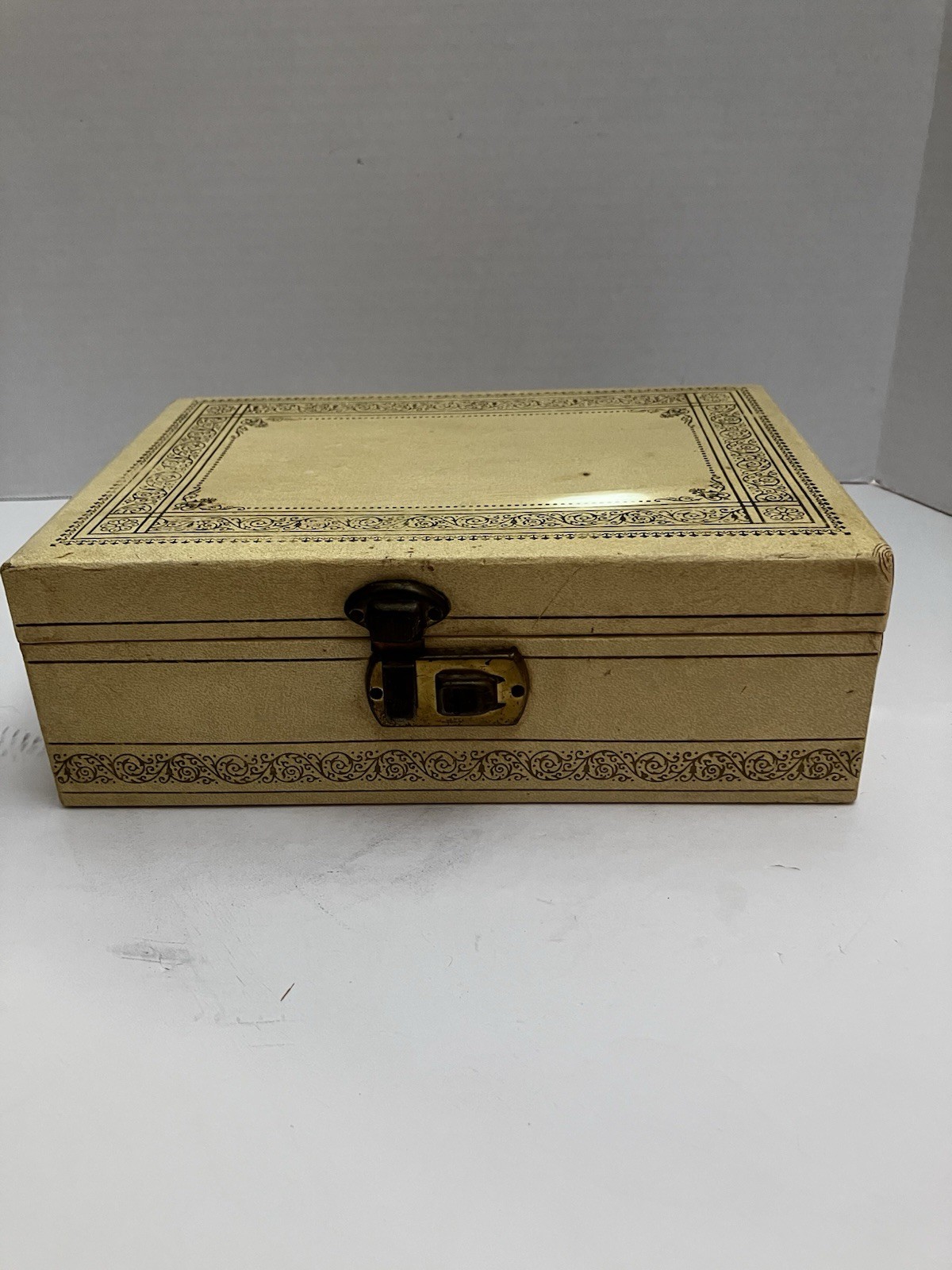 Vintage Jewelry Box Cream & Gold Pink Velvet Interior Flip Lock No Key