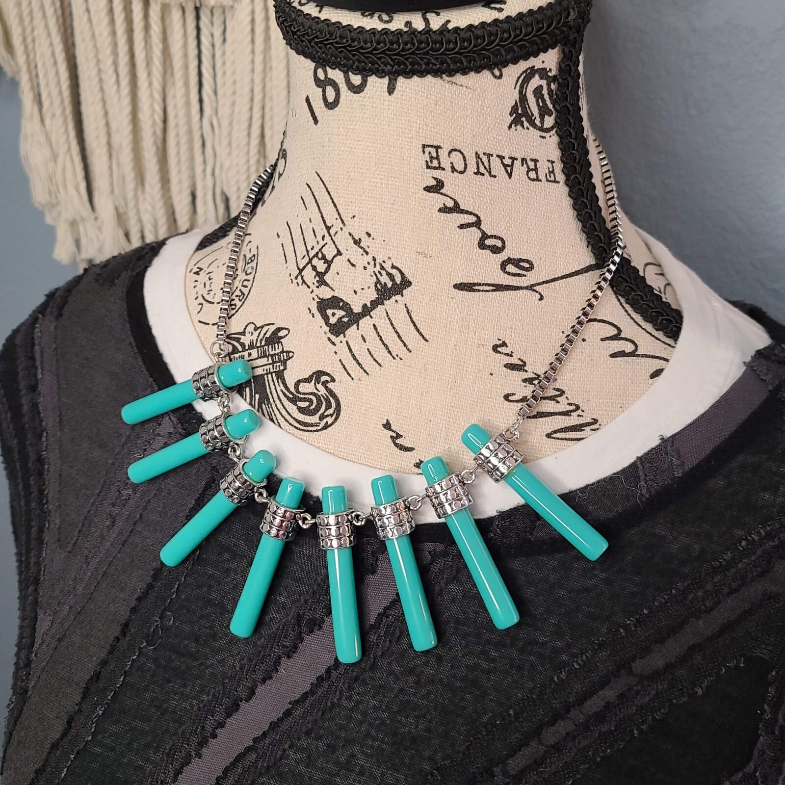 7 Charming Sisters”Nothing Compares”Silver Box Link & Turquoise Acrylic Necklace