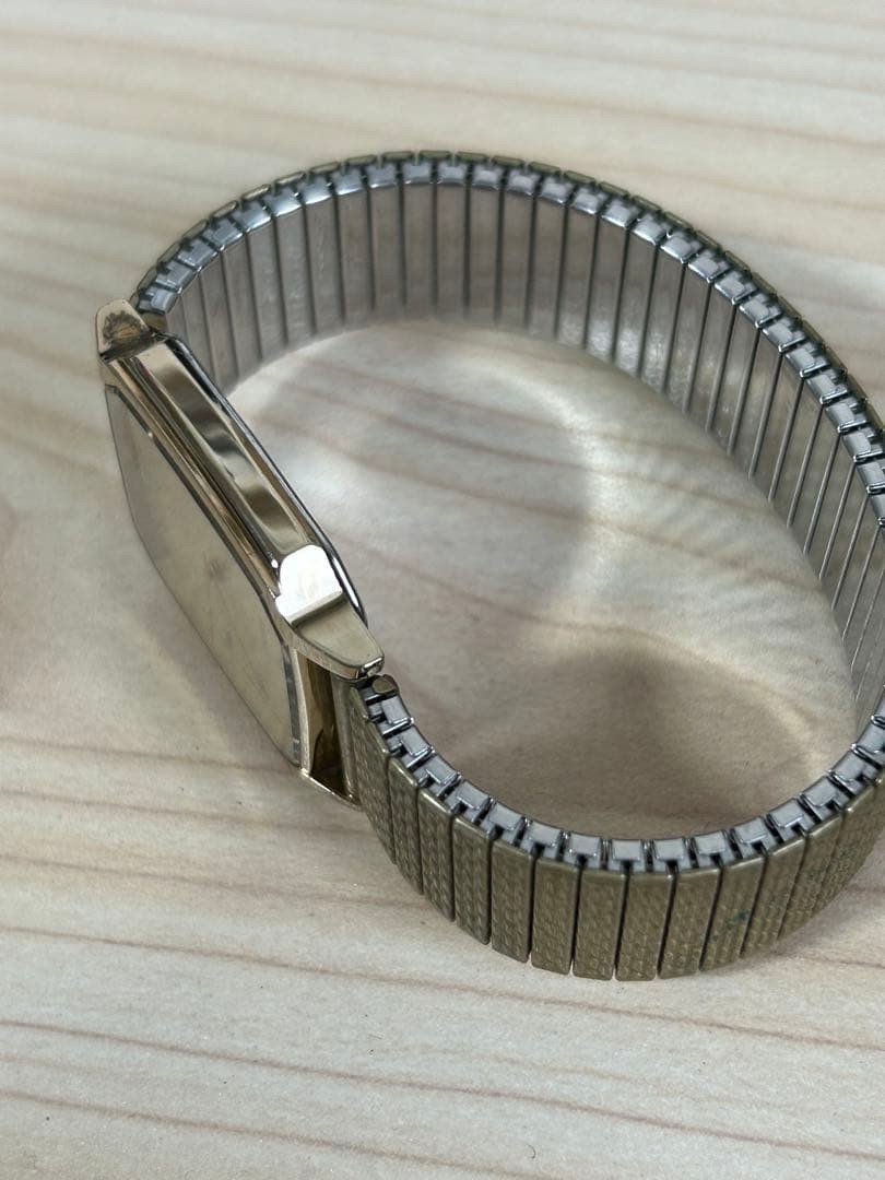 SEIKO quartz watch, nickel alloy case, gold color, working condition.