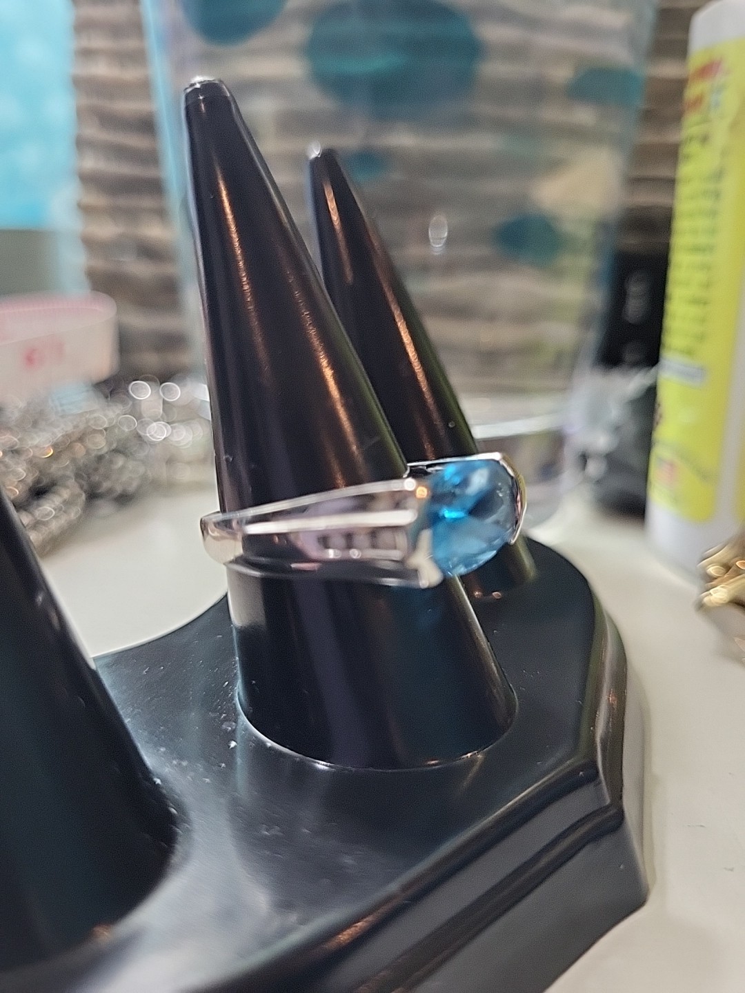 10k real White Gold Solitaire Swiss blue Topaz Ring Sz 7 unique tension mount