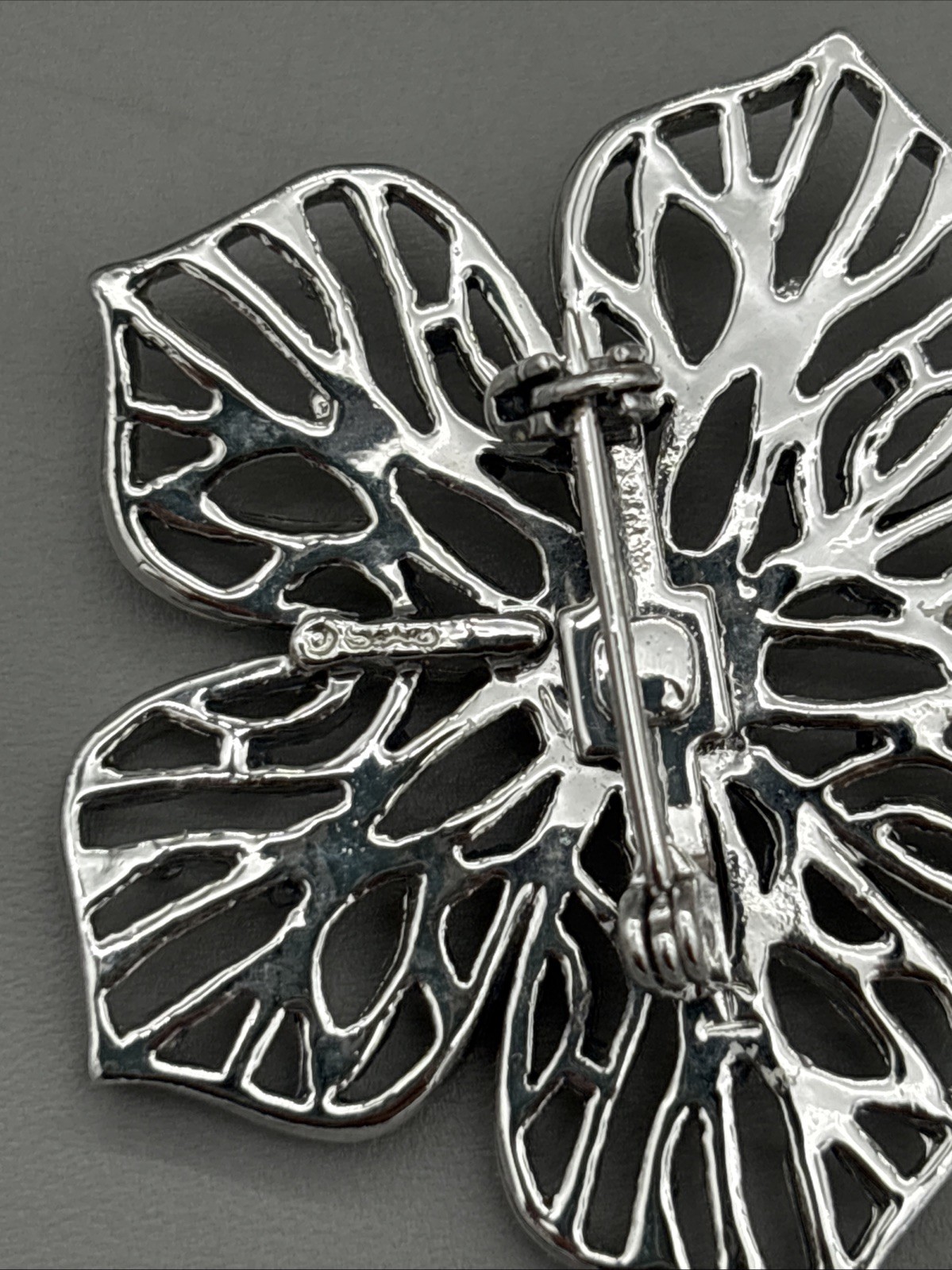 Gerry’s Hibiscus Hawaiian State Flower Brooch Pin Signed Floral Vintage GIFT 1.5