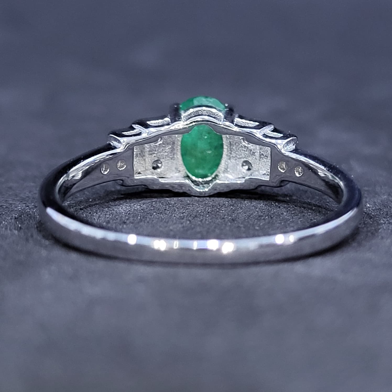 925 Sterling Silver Natural Emerald Gemstone Ring Oval Top Rich Green 9