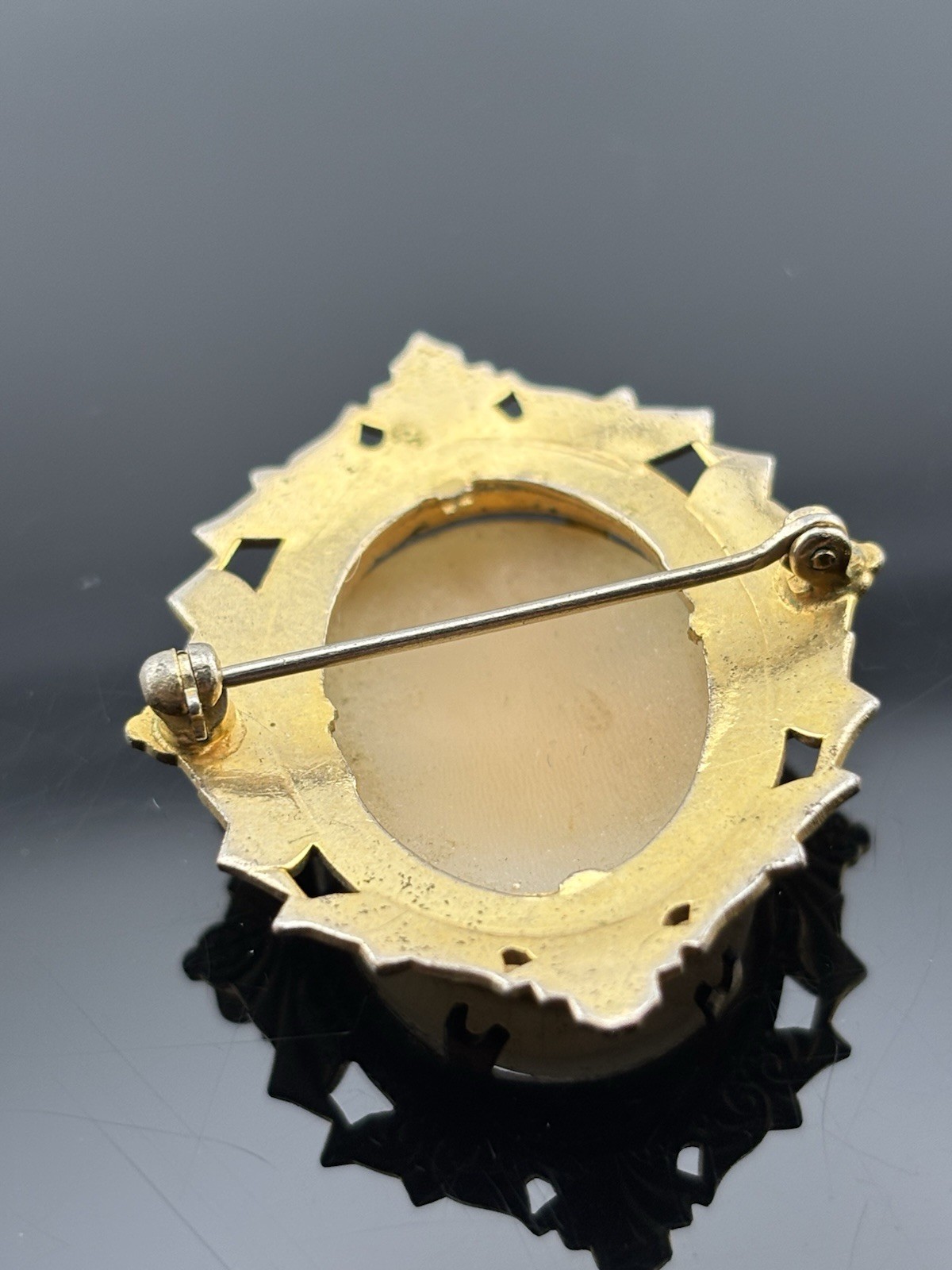 Unique Vintage Gold Plated ? Cameo Brooch Old Shell Carving Some Tarnish Damage?