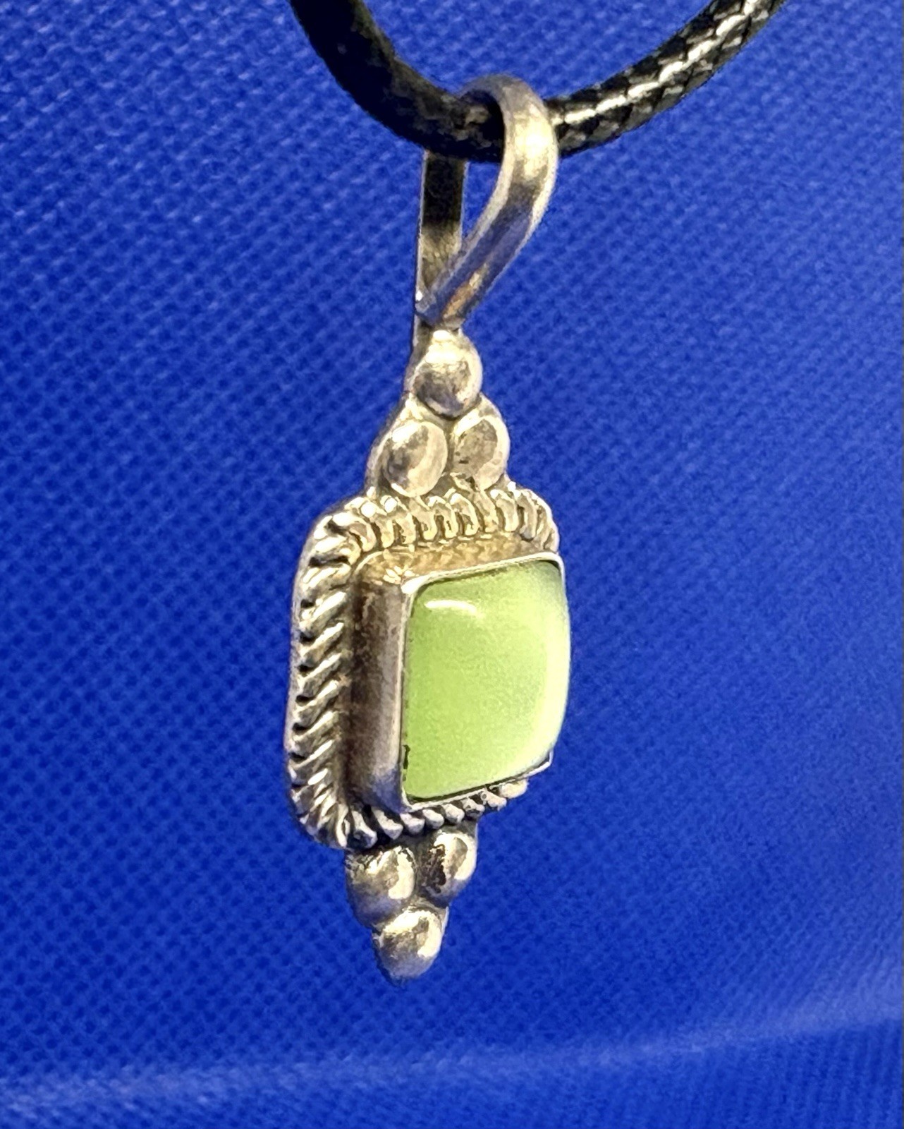 K73 – 2Ct Green Cat Eye 925 Silver 1.6” Pendant Mexico 2.8g Chrysoberyl