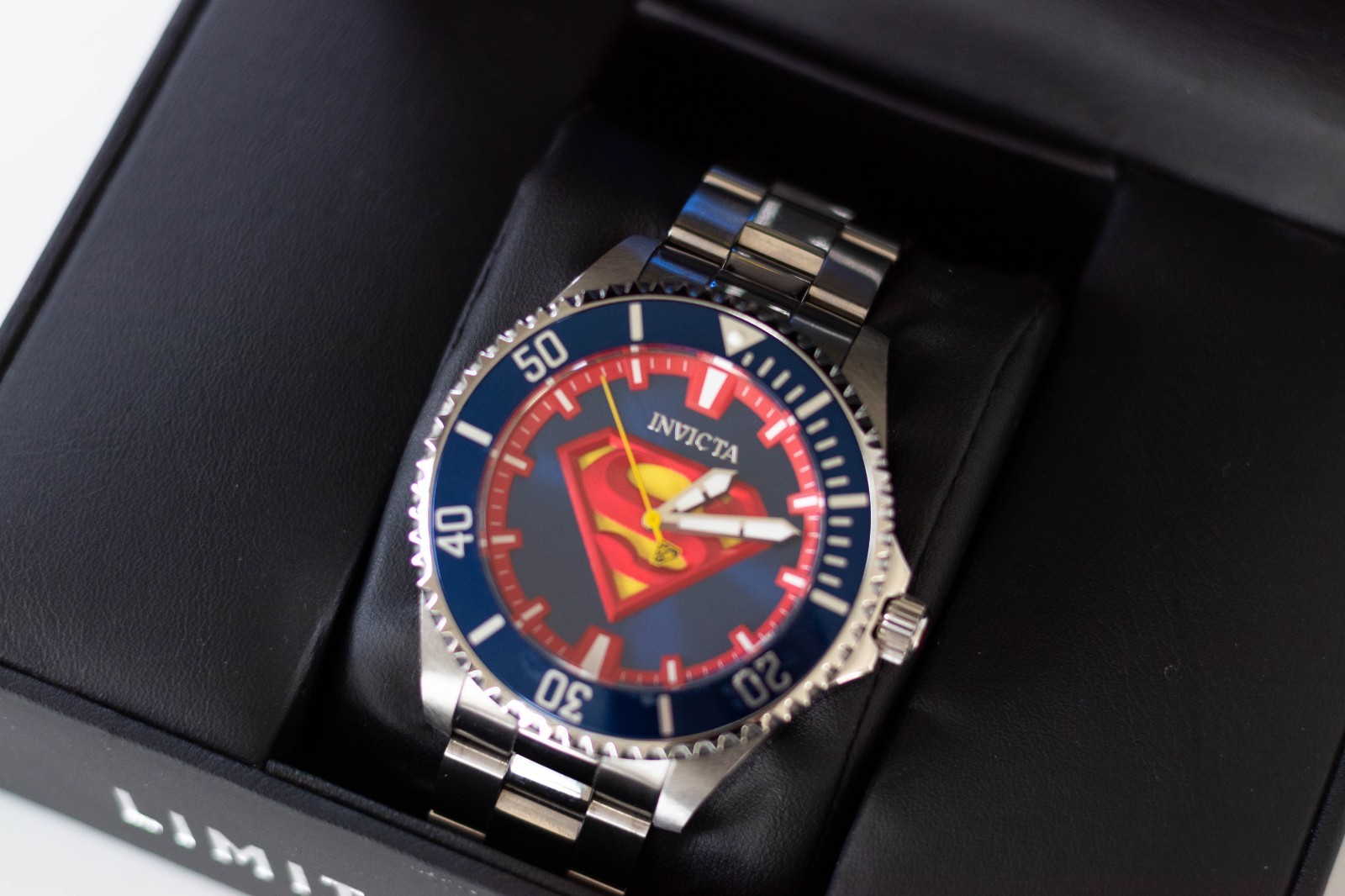 Invicta 26896 Superman DC Comics Automatic 47mm Watch Box Papers