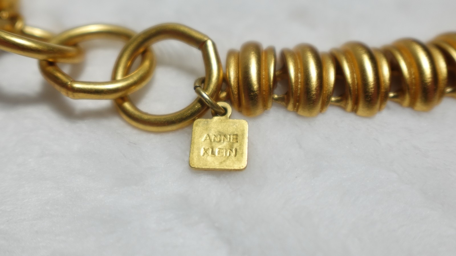 Vintage gold tone Anne Klein necklace 19 1/2 Inch